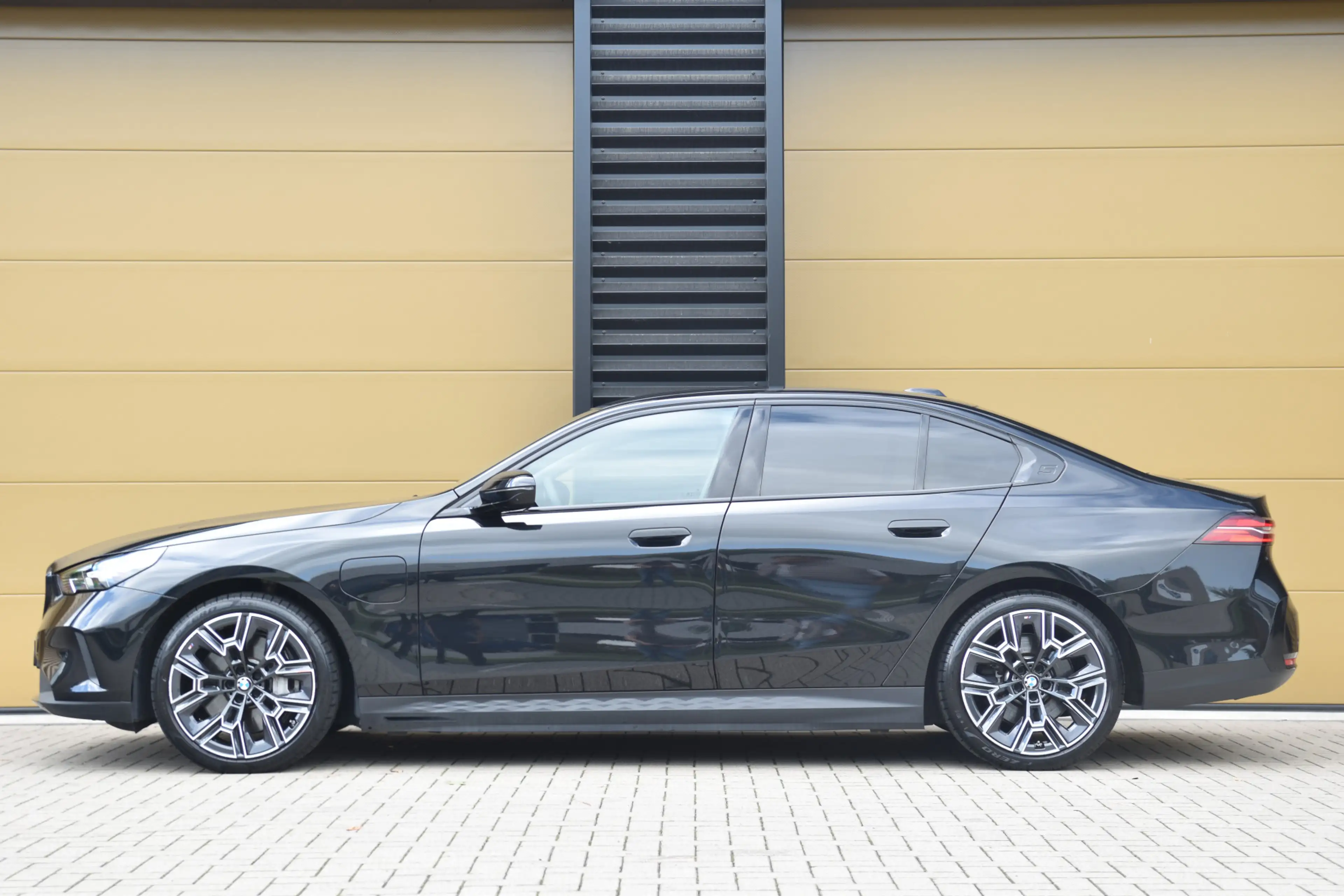 BMW 550 5-serie 550e xDrive * Harman/Kardon * Trekhaak * S — photo 2