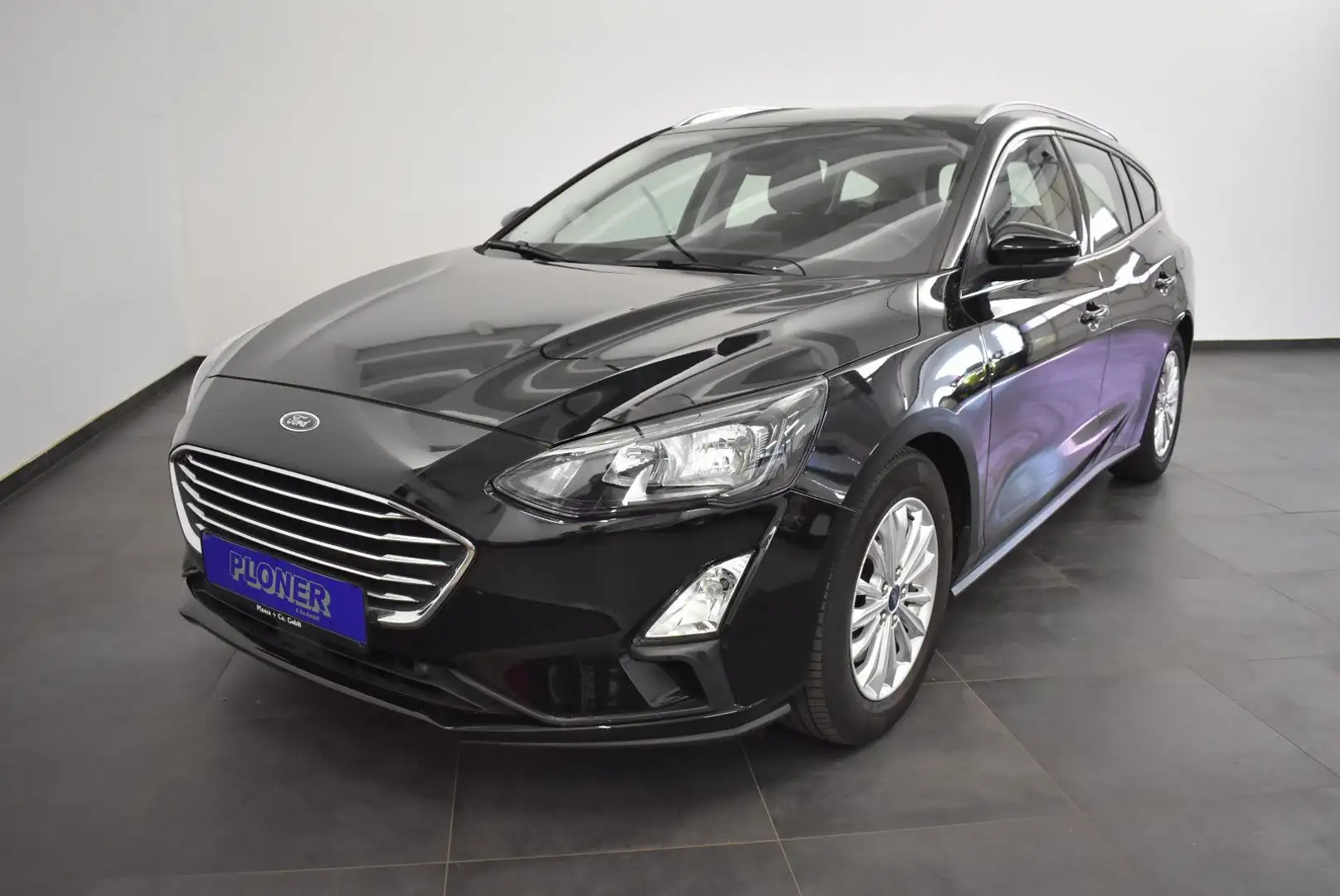 Ford Focus Turnier AUT.Titanium/NAVI/AHK/WINTERP./PDC Schwarz - 2