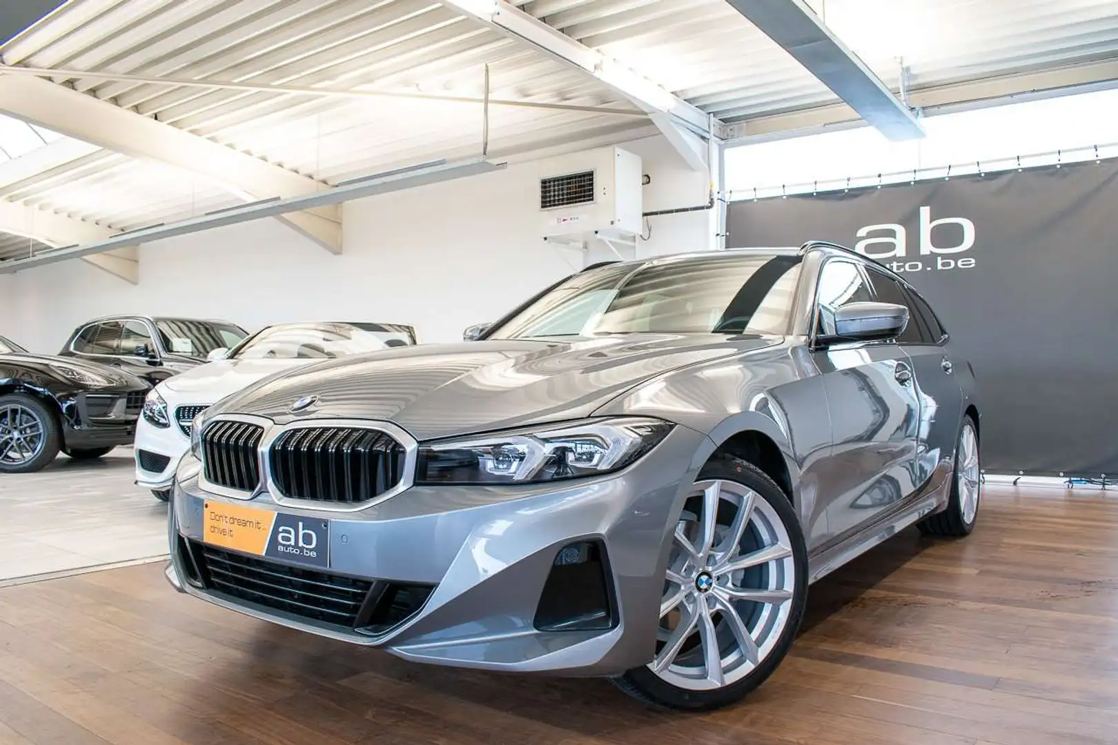 BMW 318 IA TOURING, FACELIFT, PANO, APPLE/ANDROID, LEDER Gris - 1