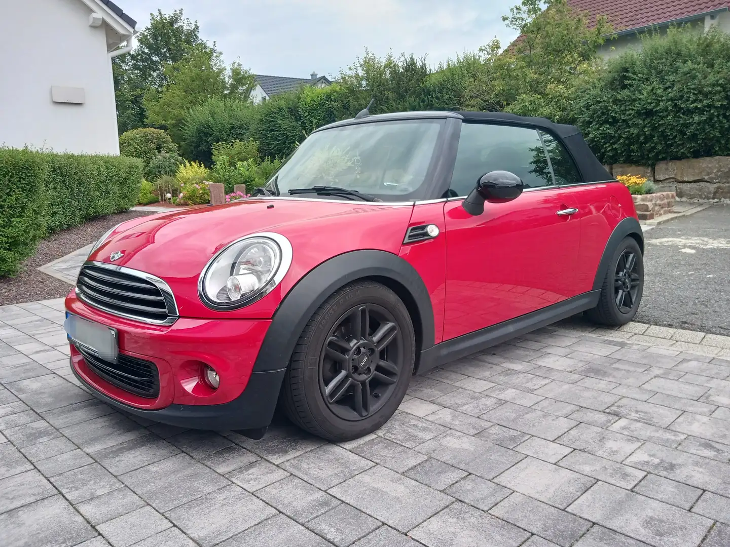 MINI One Cabrio Chilli Red / Sportfederung Rojo - 1
