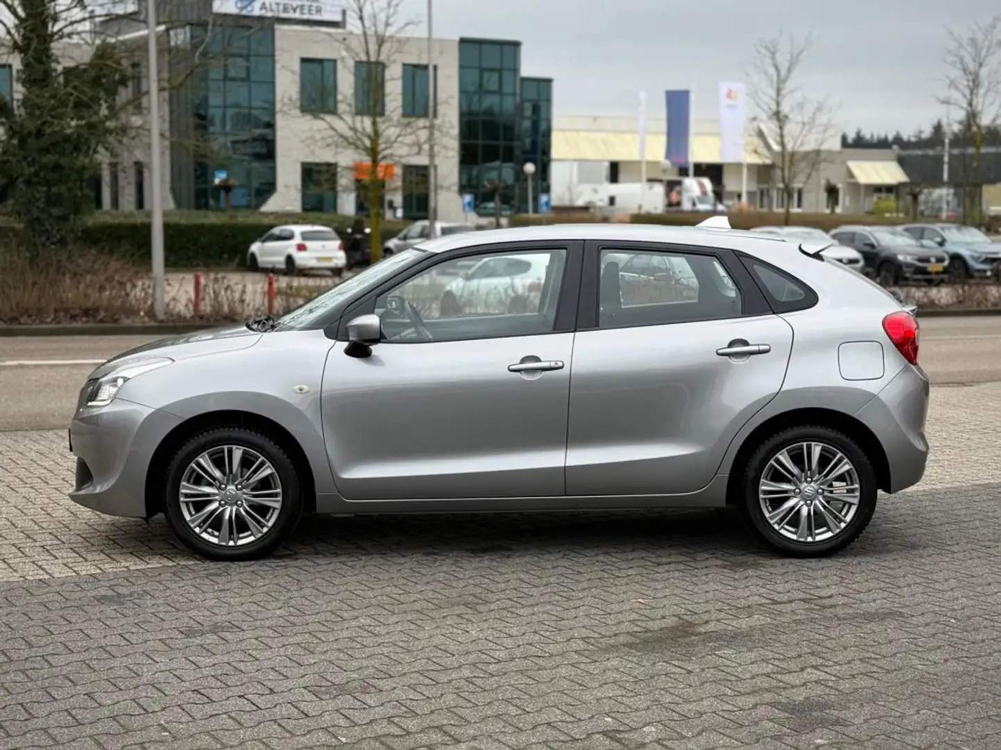 Suzuki Baleno 1.2 EXCLUSIVE AIRCO BLUETOOTH Grau - 2