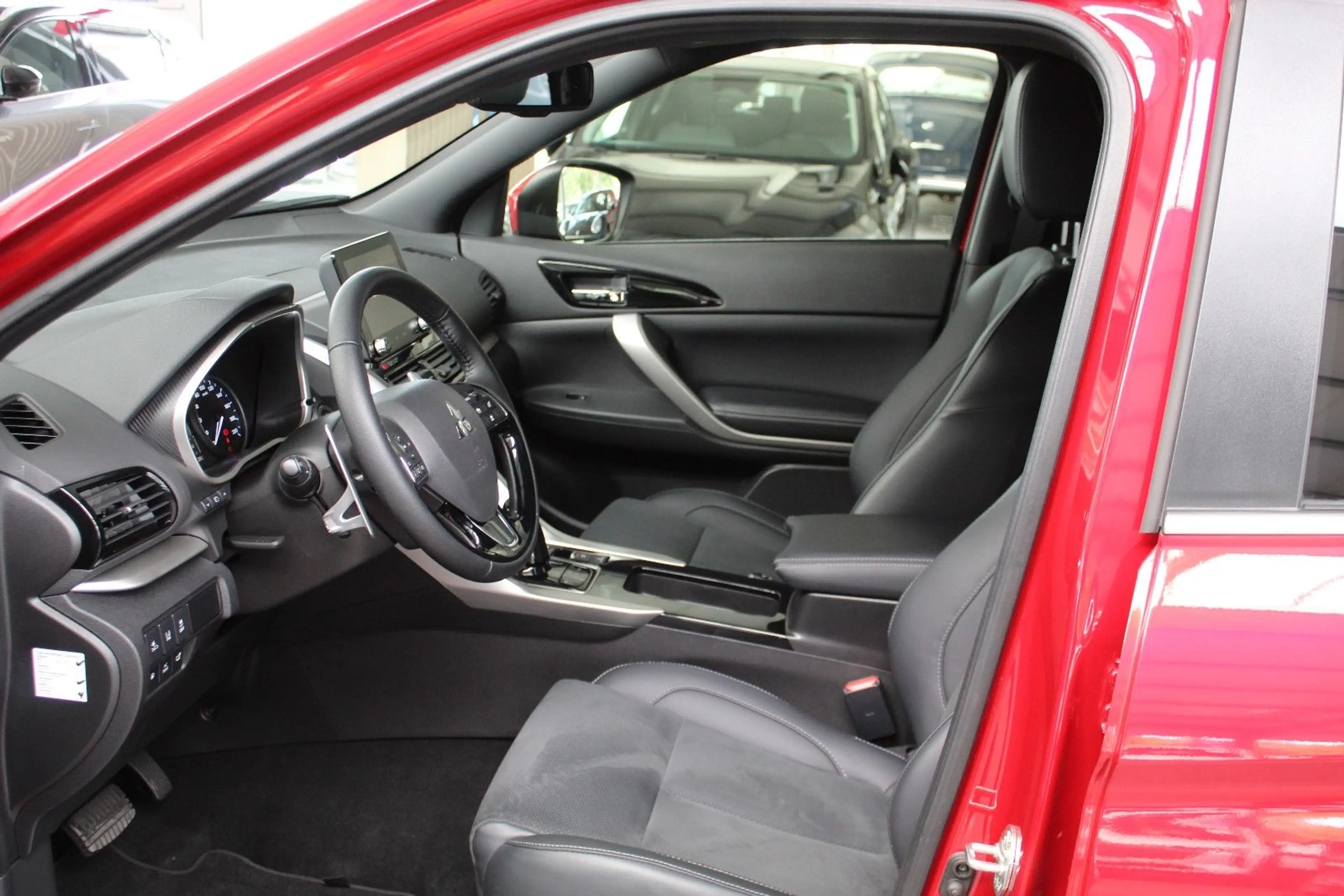Mitsubishi Eclipse Cross Plug-in Hybrid Select 4WD — photo 9