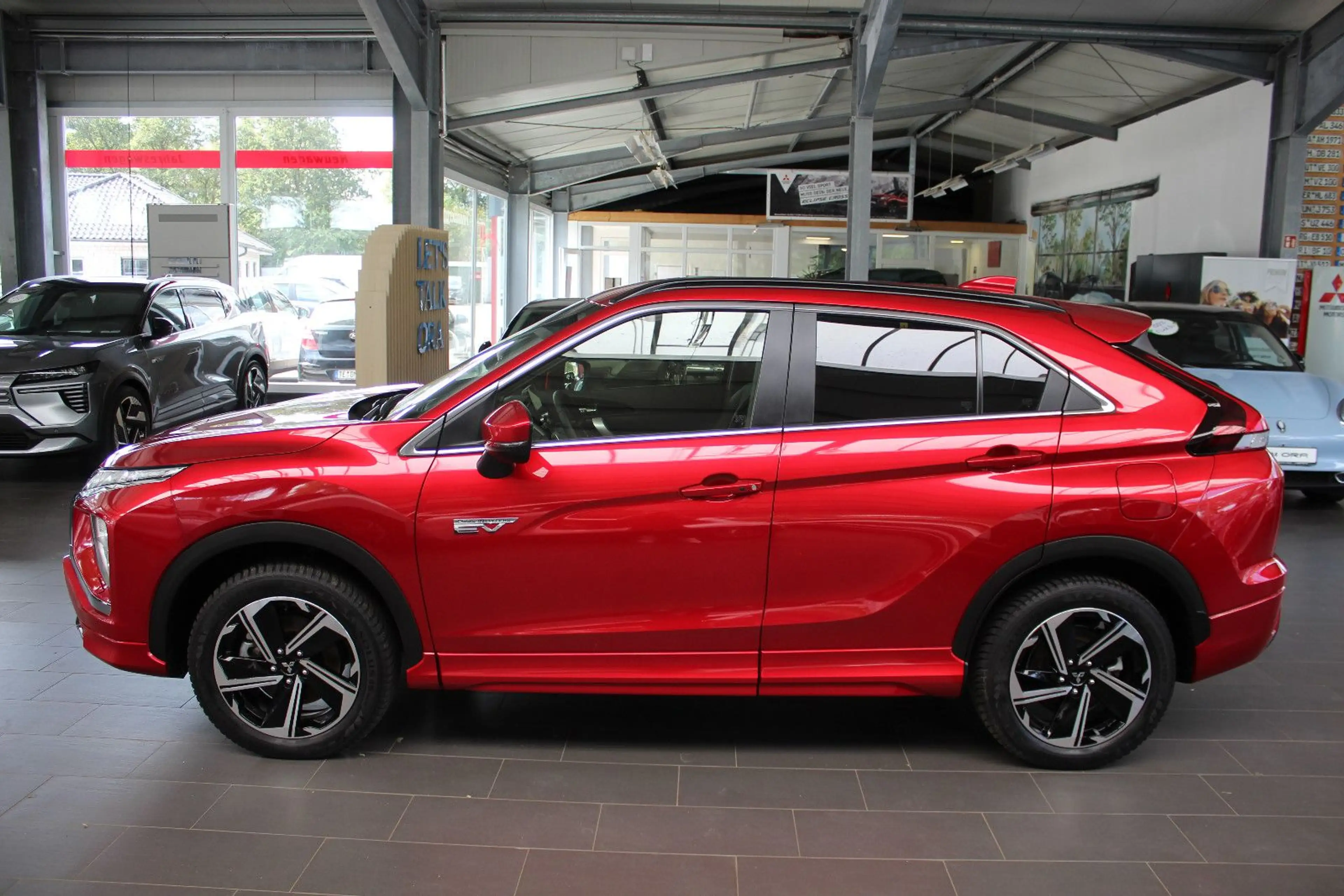 Mitsubishi Eclipse Cross Plug-in Hybrid Select 4WD — photo 4