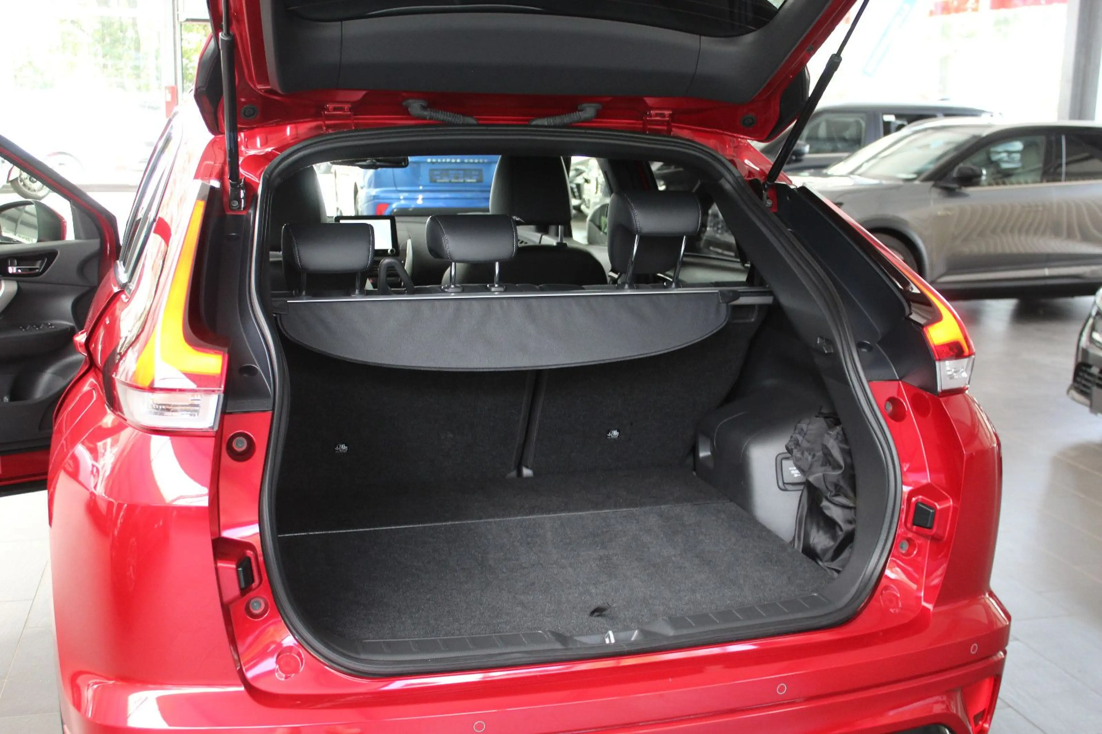 Mitsubishi Eclipse Cross Plug-in Hybrid Select 4WD — photo 18