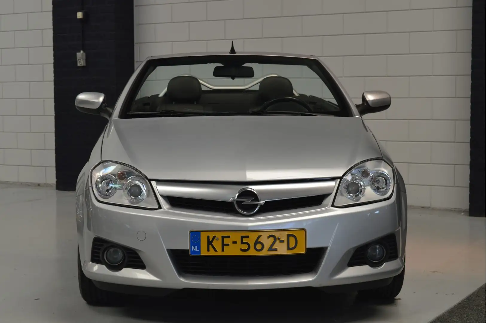Opel Tigra TwinTop 1.8-16V COSMO // LEDER // AIRCO // Grijs - 2