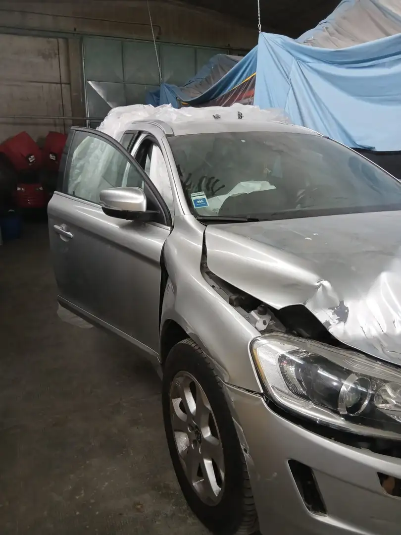 Volvo XC60 XC60 2.4 d4 Volvo Ocean Race awd 181cv geartronic Argento - 1