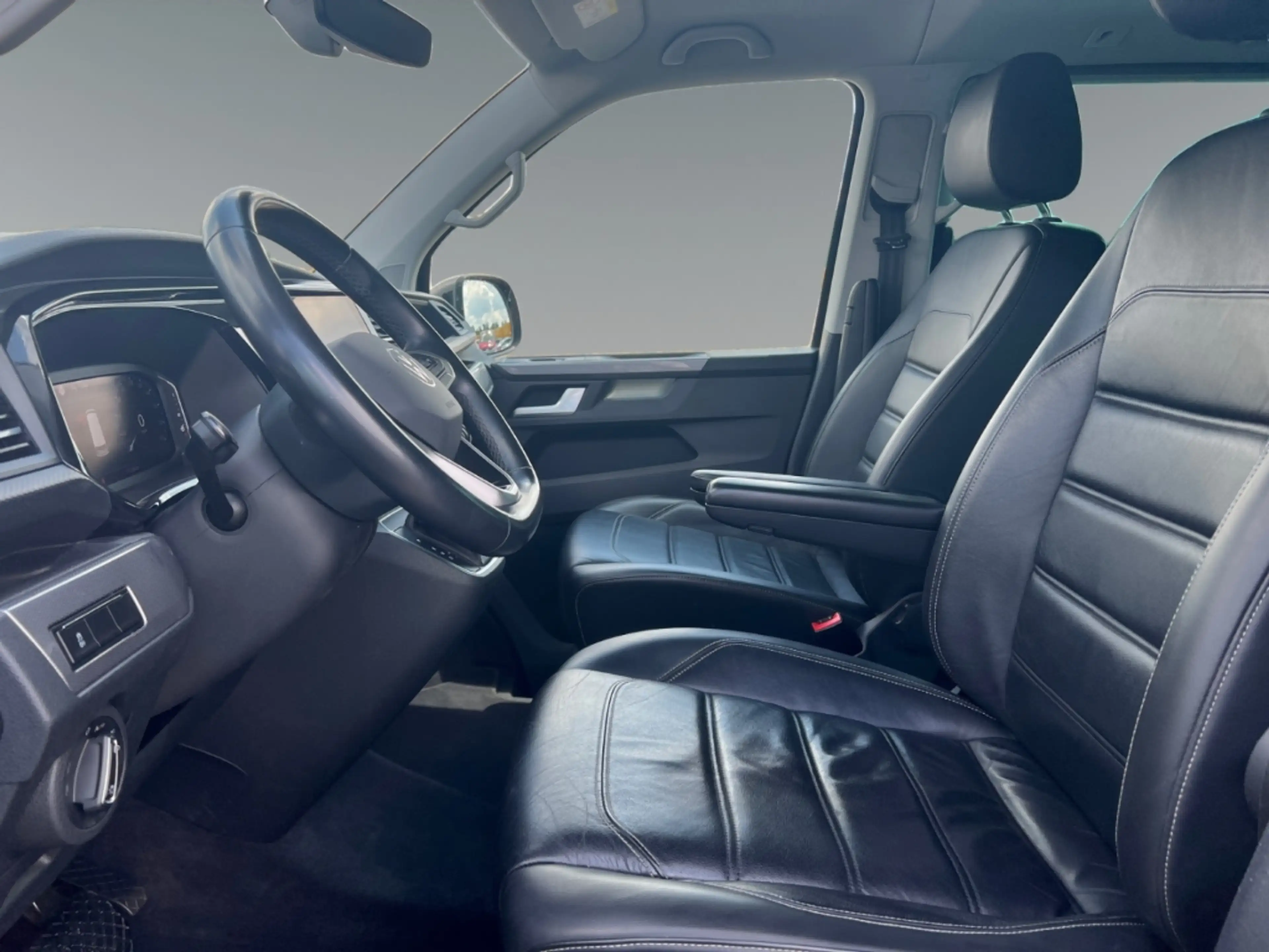 Volkswagen T6.1 Multivan Generation Six 4MOTION StandHZG Navi Leder — photo 4