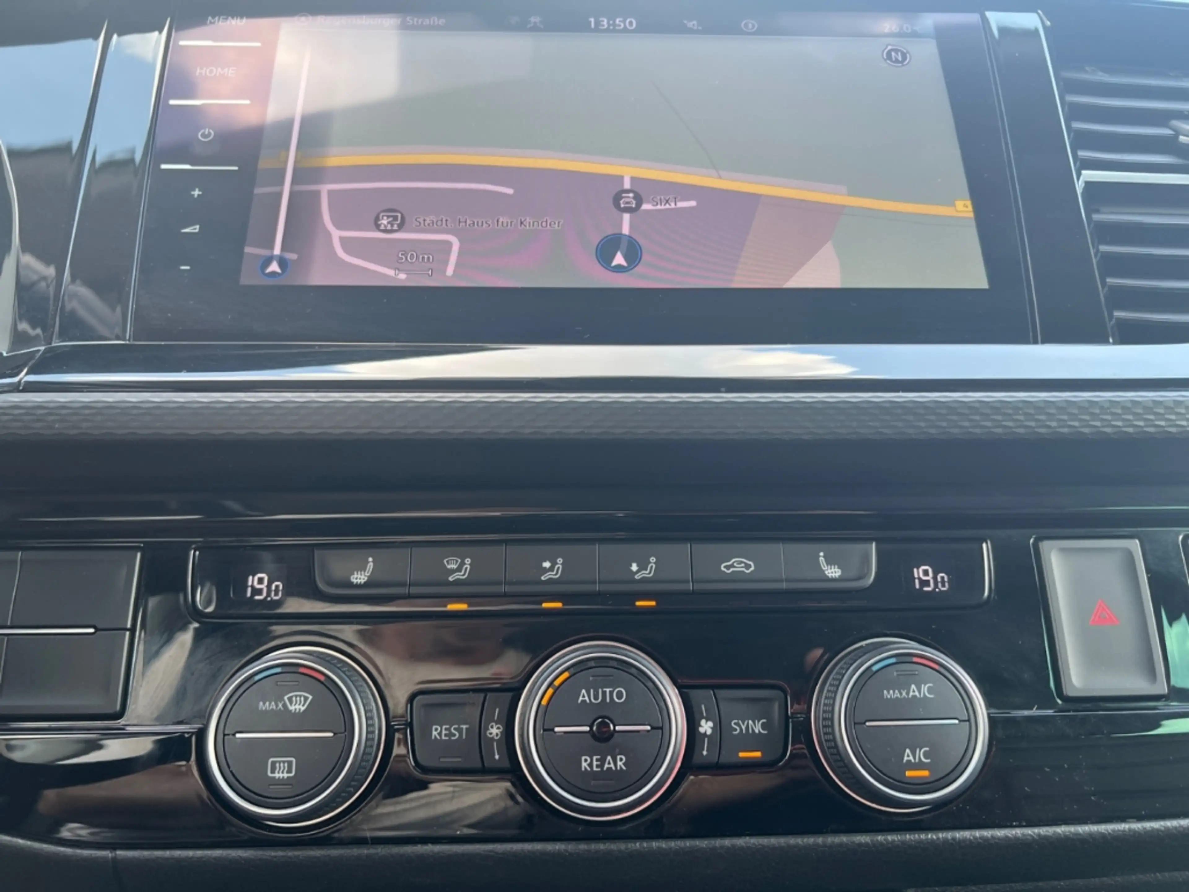 Volkswagen T6.1 Multivan Generation Six 4MOTION StandHZG Navi Leder — photo 15
