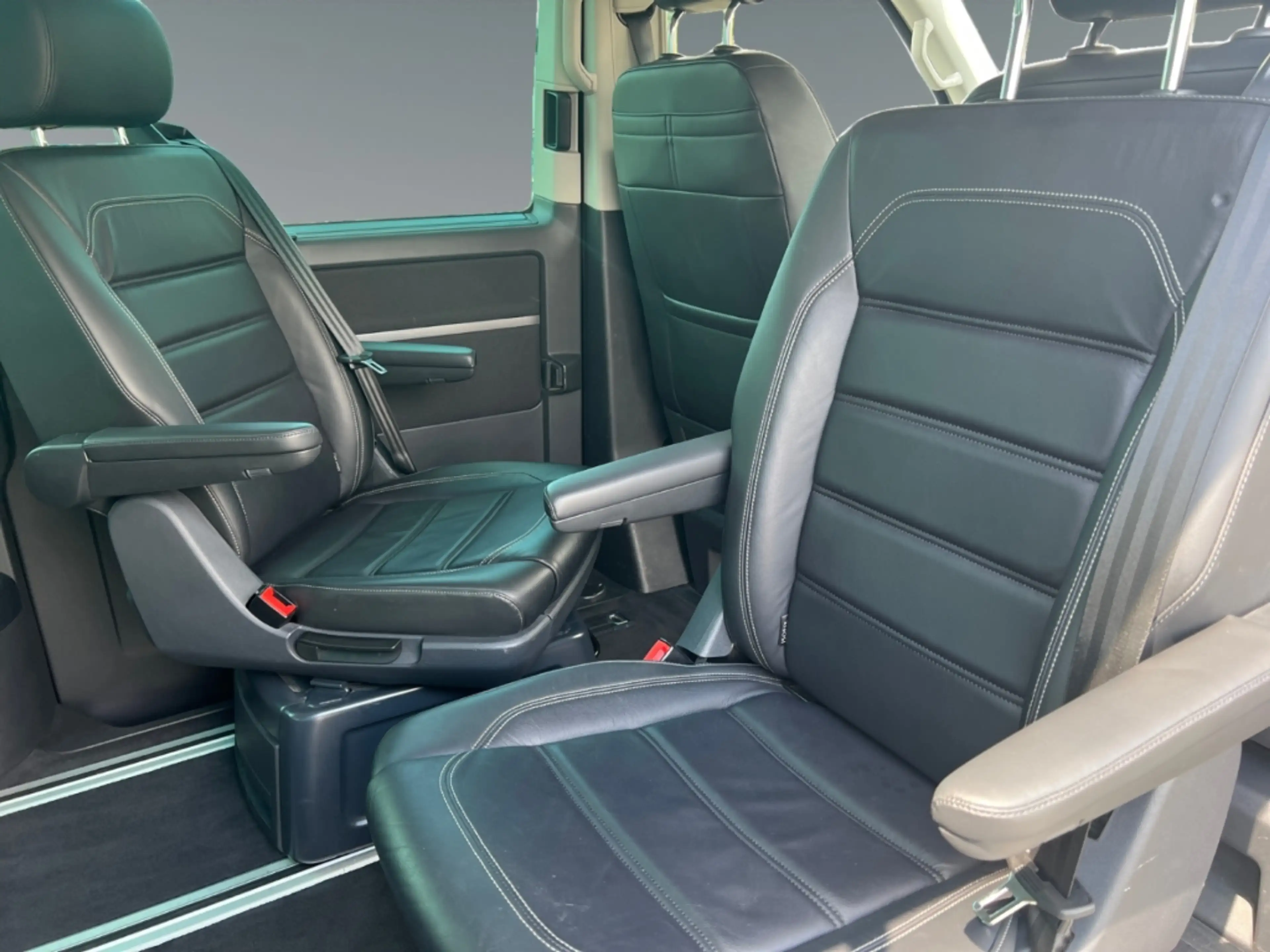 Volkswagen T6.1 Multivan Generation Six 4MOTION StandHZG Navi Leder — photo 12