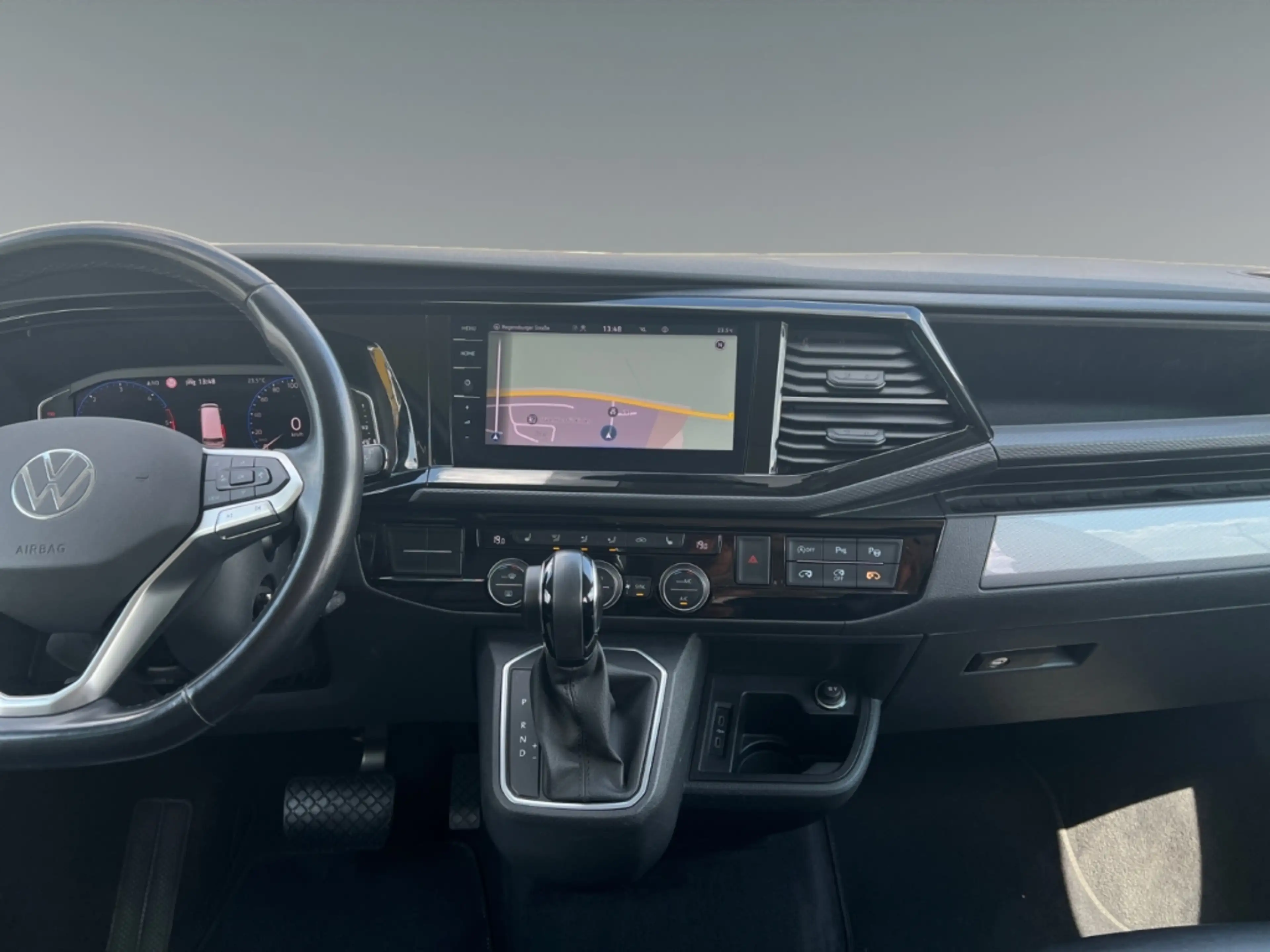Volkswagen T6.1 Multivan Generation Six 4MOTION StandHZG Navi Leder — photo 6
