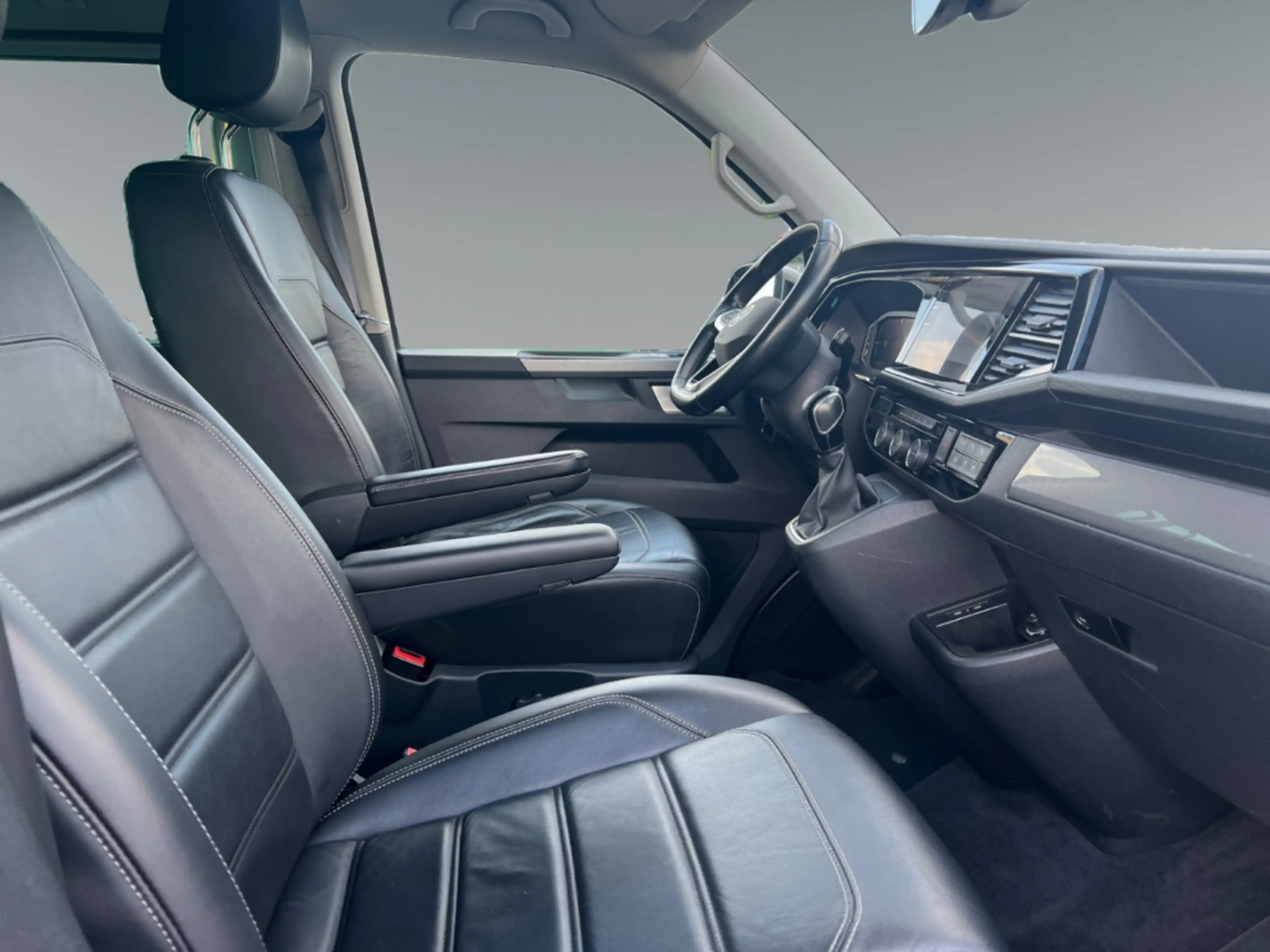 Volkswagen T6.1 Multivan Generation Six 4MOTION StandHZG Navi Leder — photo 7