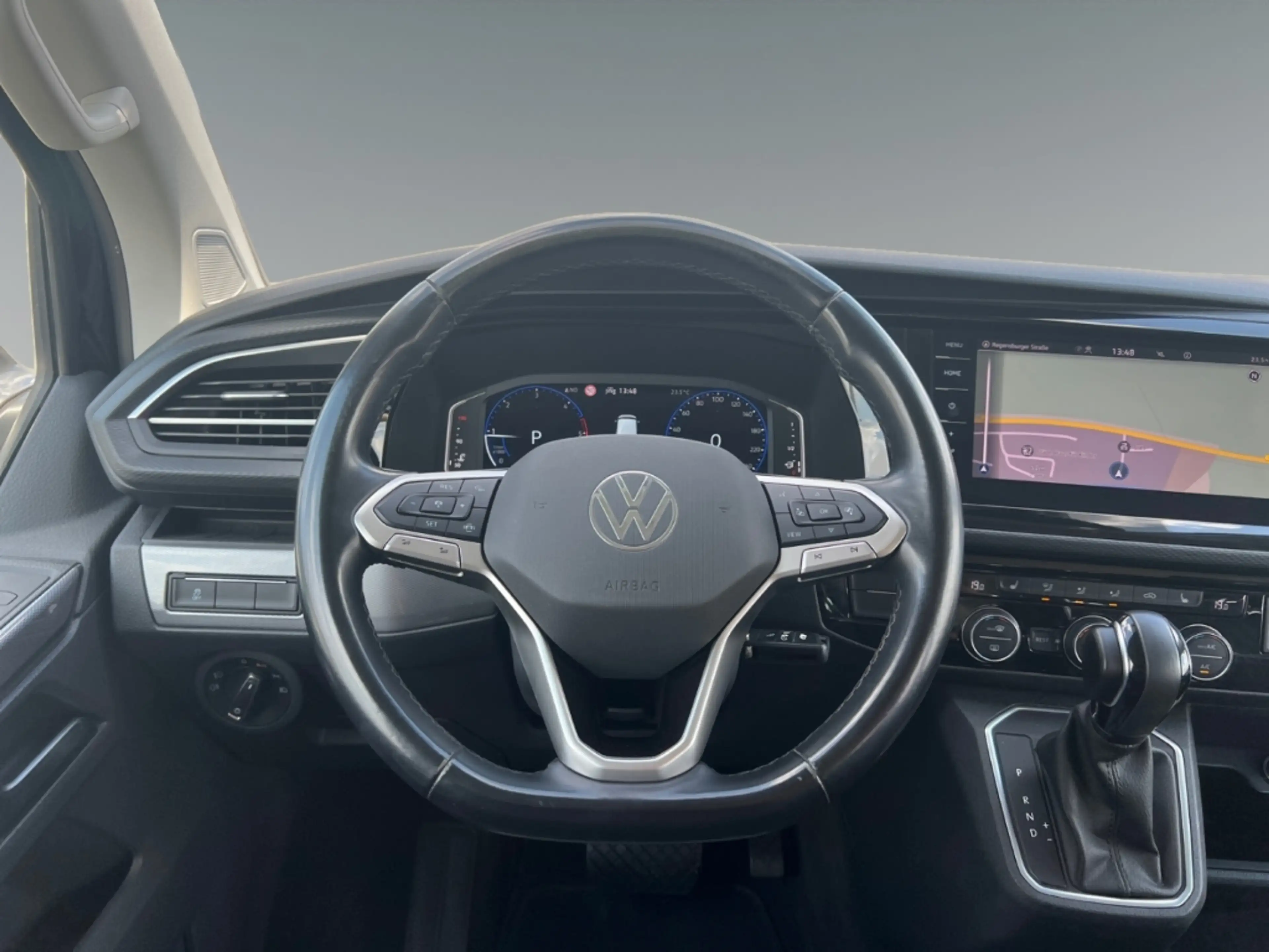 Volkswagen T6.1 Multivan Generation Six 4MOTION StandHZG Navi Leder — photo 3