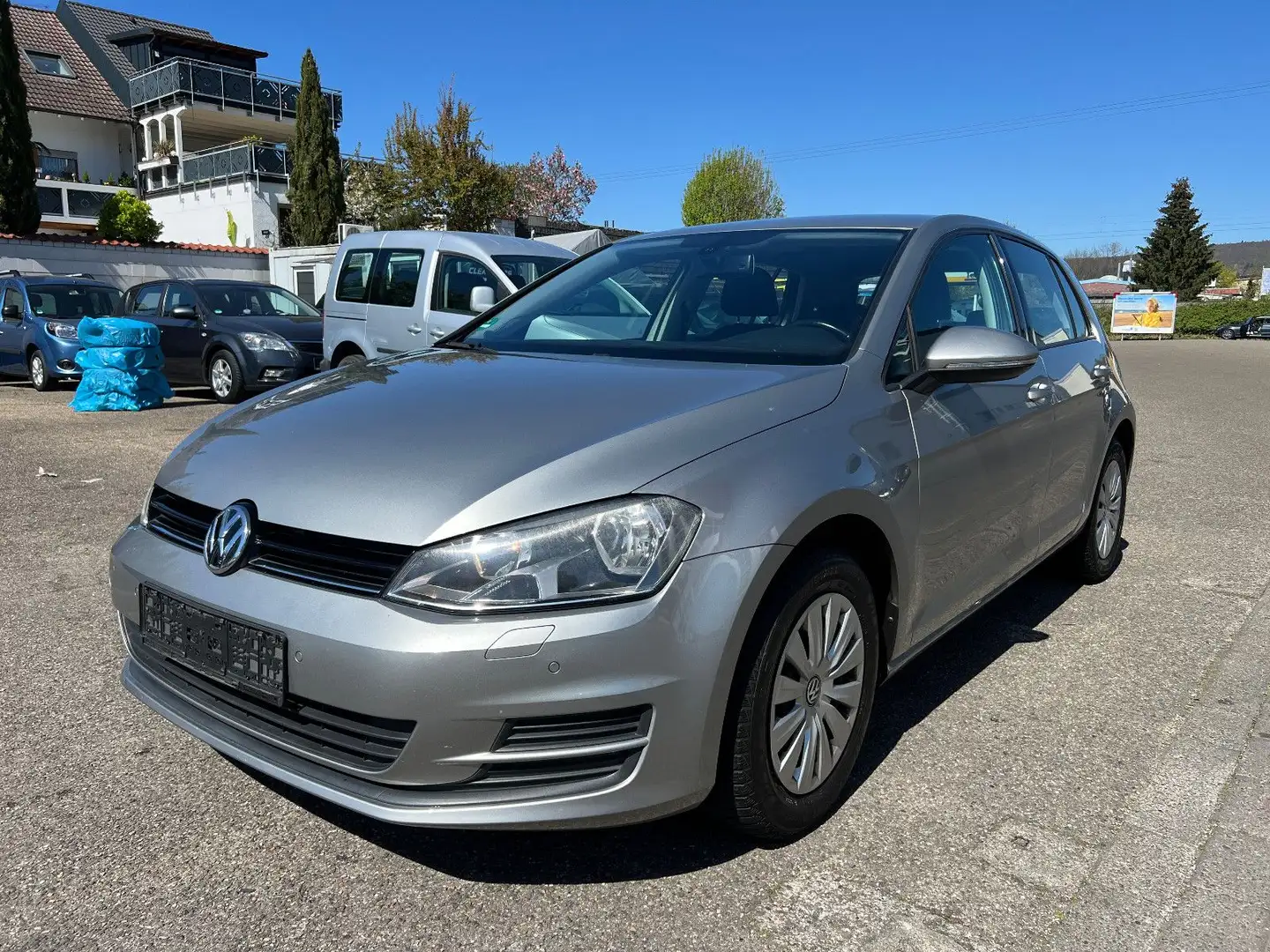 Volkswagen Golf VII Lim. Trendline BMT 1,2L TSI 105 PS Zilver - 2
