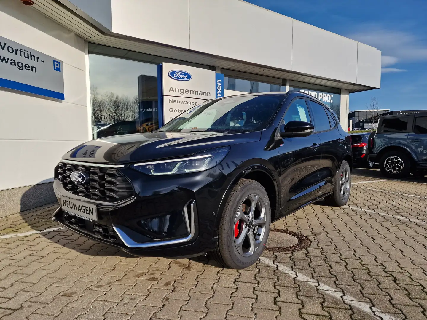 Ford Kuga Hybrid ST-Line X Schwarz - 1