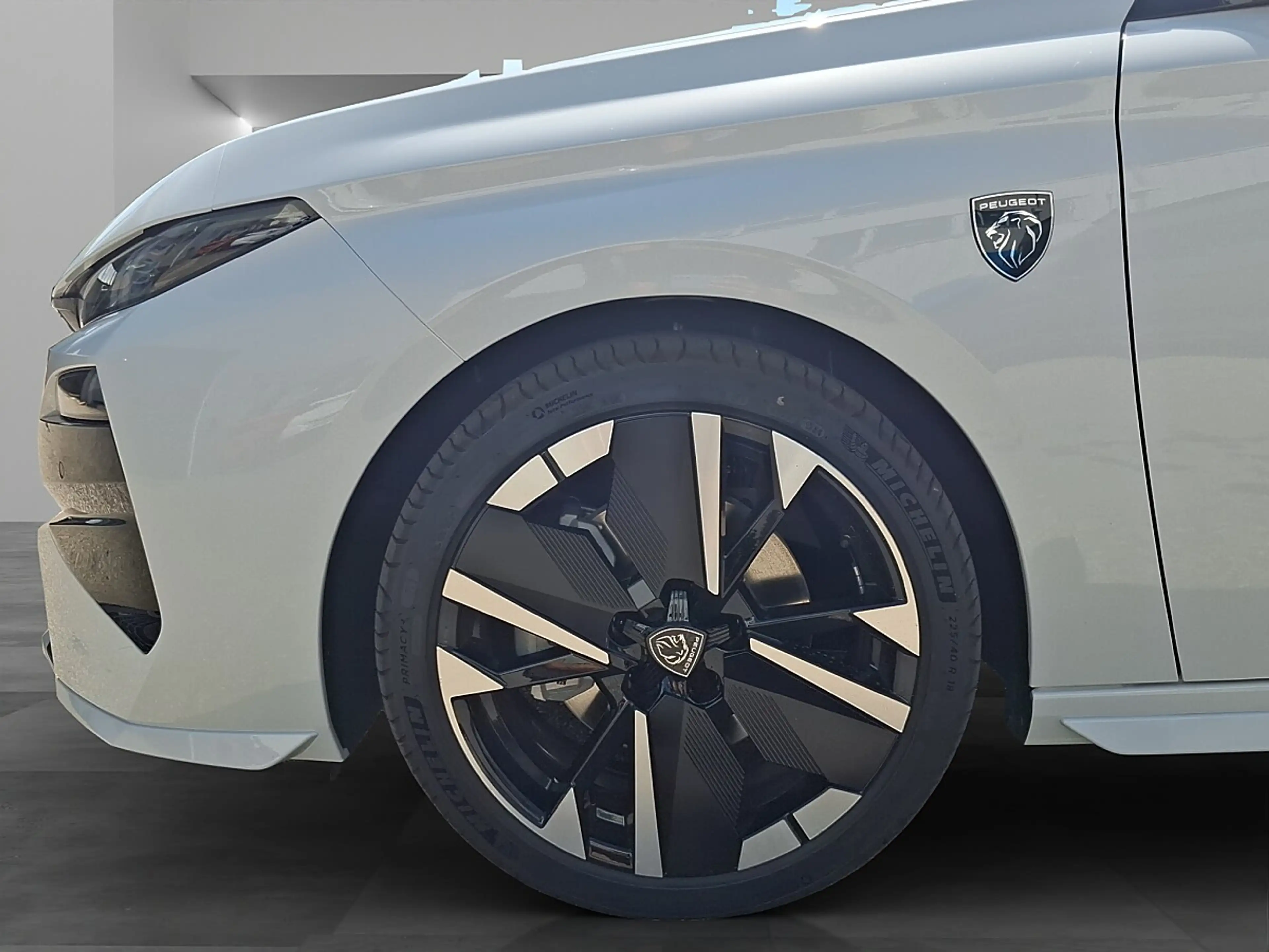 Peugeot 308 SW Hybrid 145 e-DSC6 GT Exclusive — photo 13