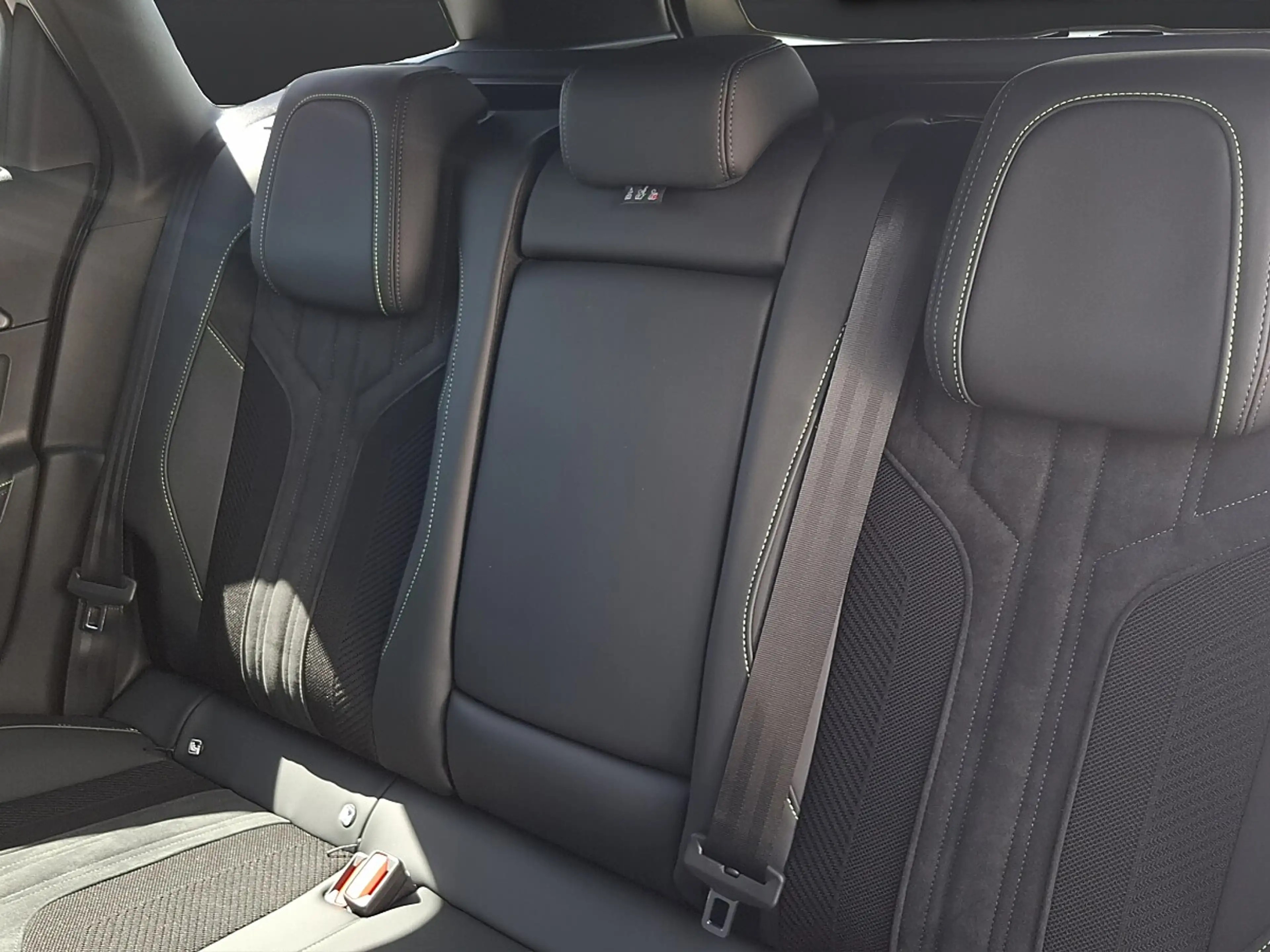 Peugeot 308 SW Hybrid 145 e-DSC6 GT Exclusive — photo 11