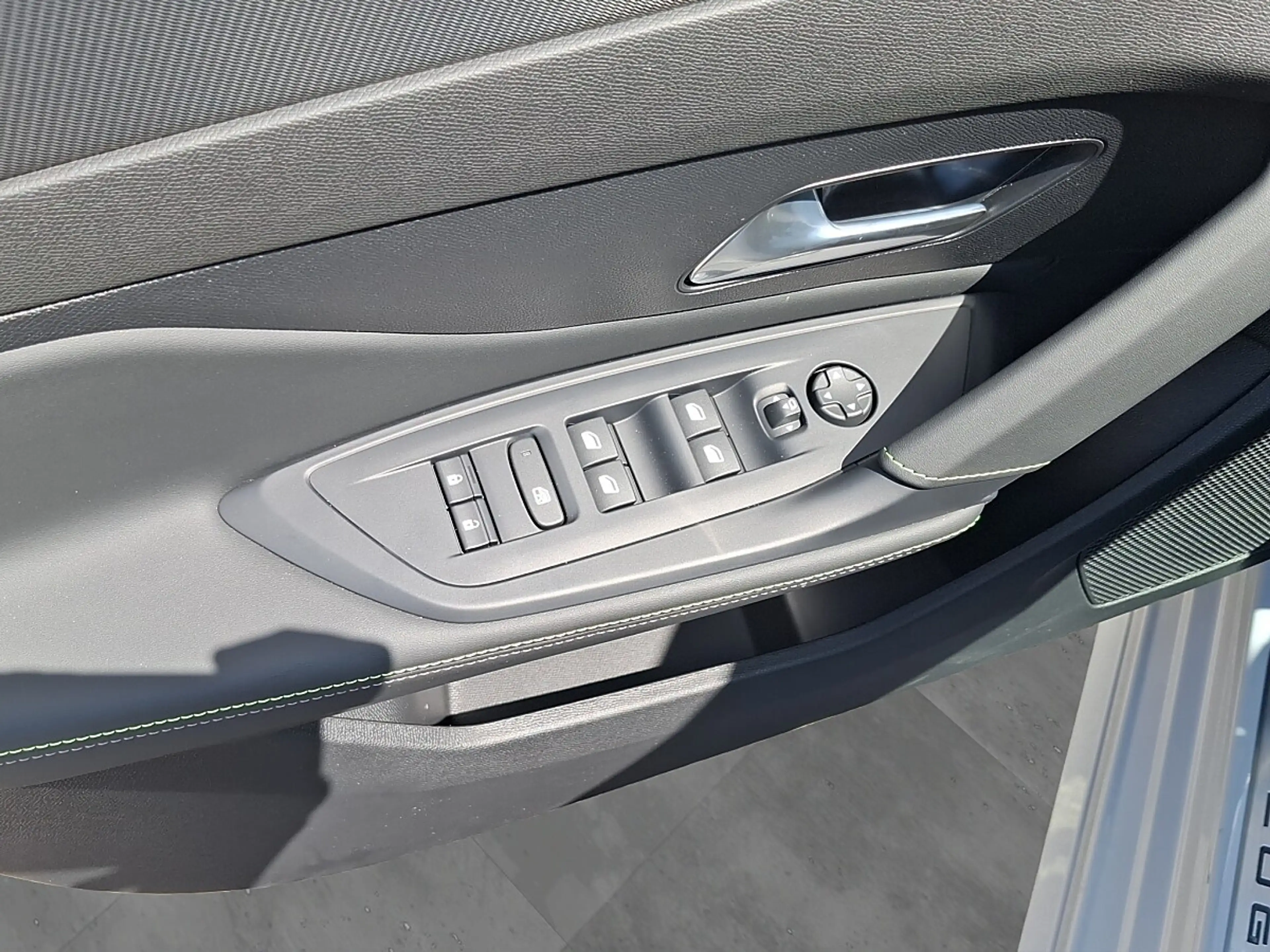 Peugeot 308 SW Hybrid 145 e-DSC6 GT Exclusive — photo 10