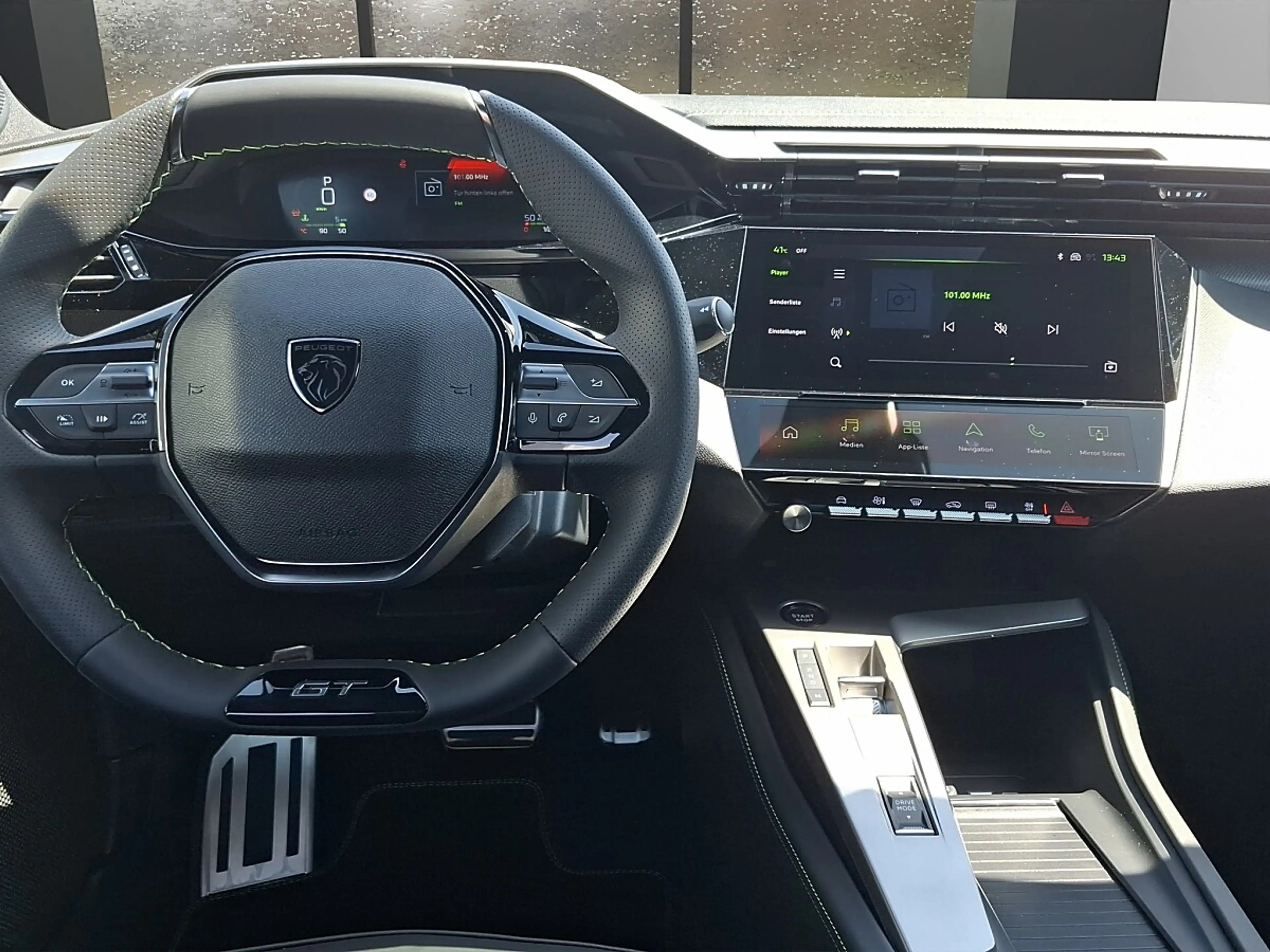 Peugeot 308 SW Hybrid 145 e-DSC6 GT Exclusive — photo 8