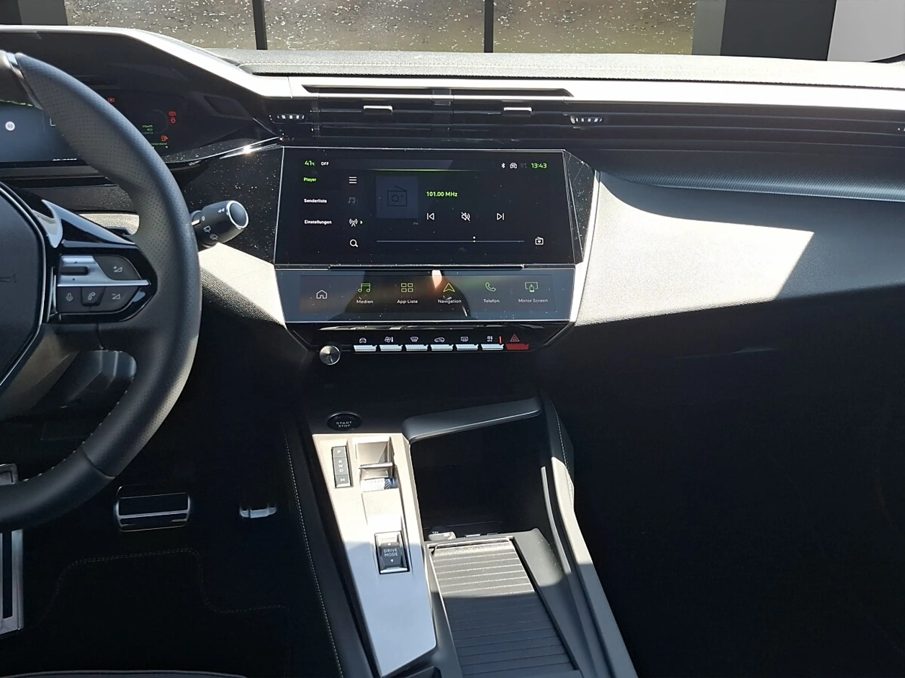Peugeot 308 SW Hybrid 145 e-DSC6 GT Exclusive — photo 7