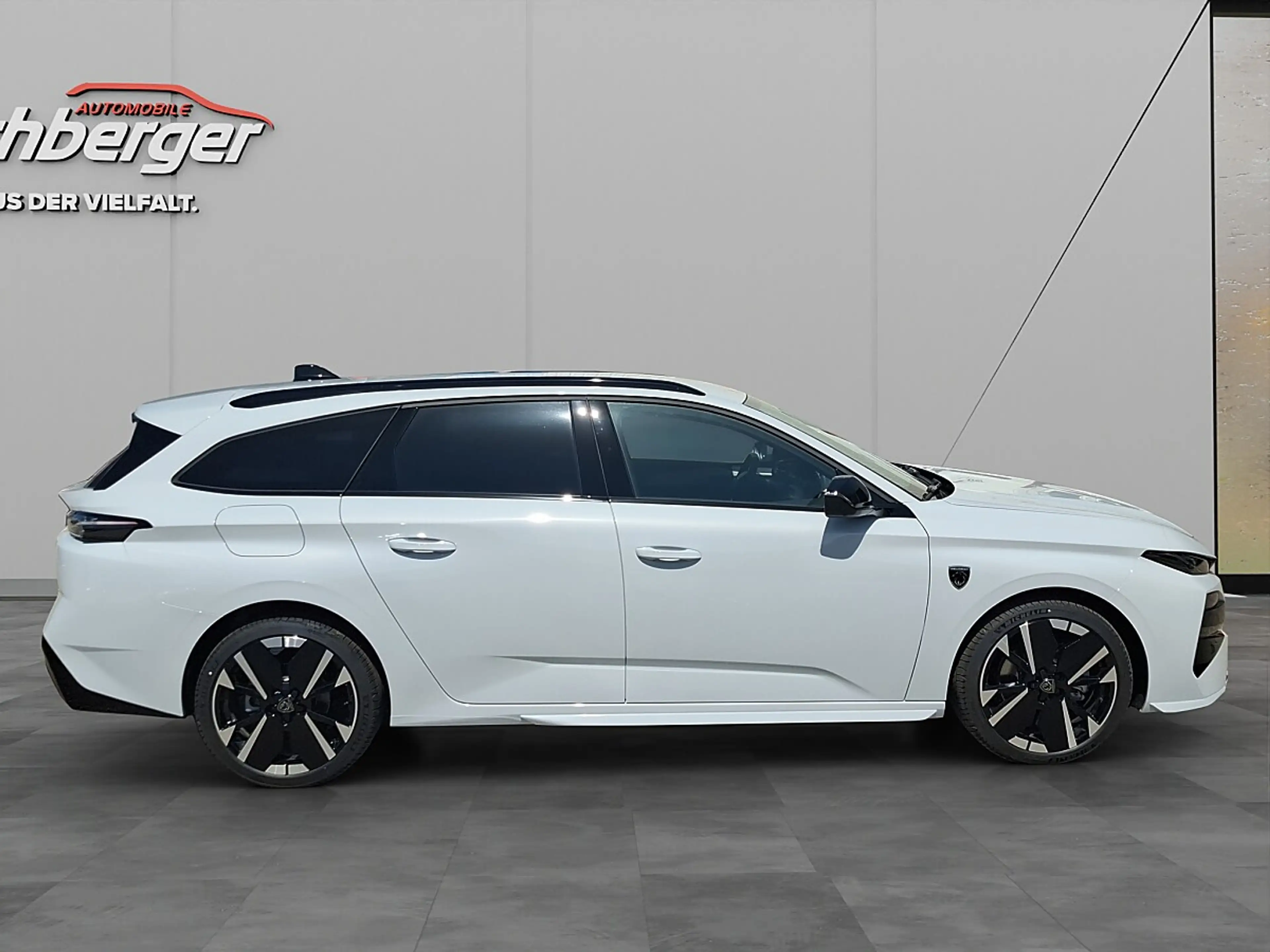 Peugeot 308 SW Hybrid 145 e-DSC6 GT Exclusive — photo 4