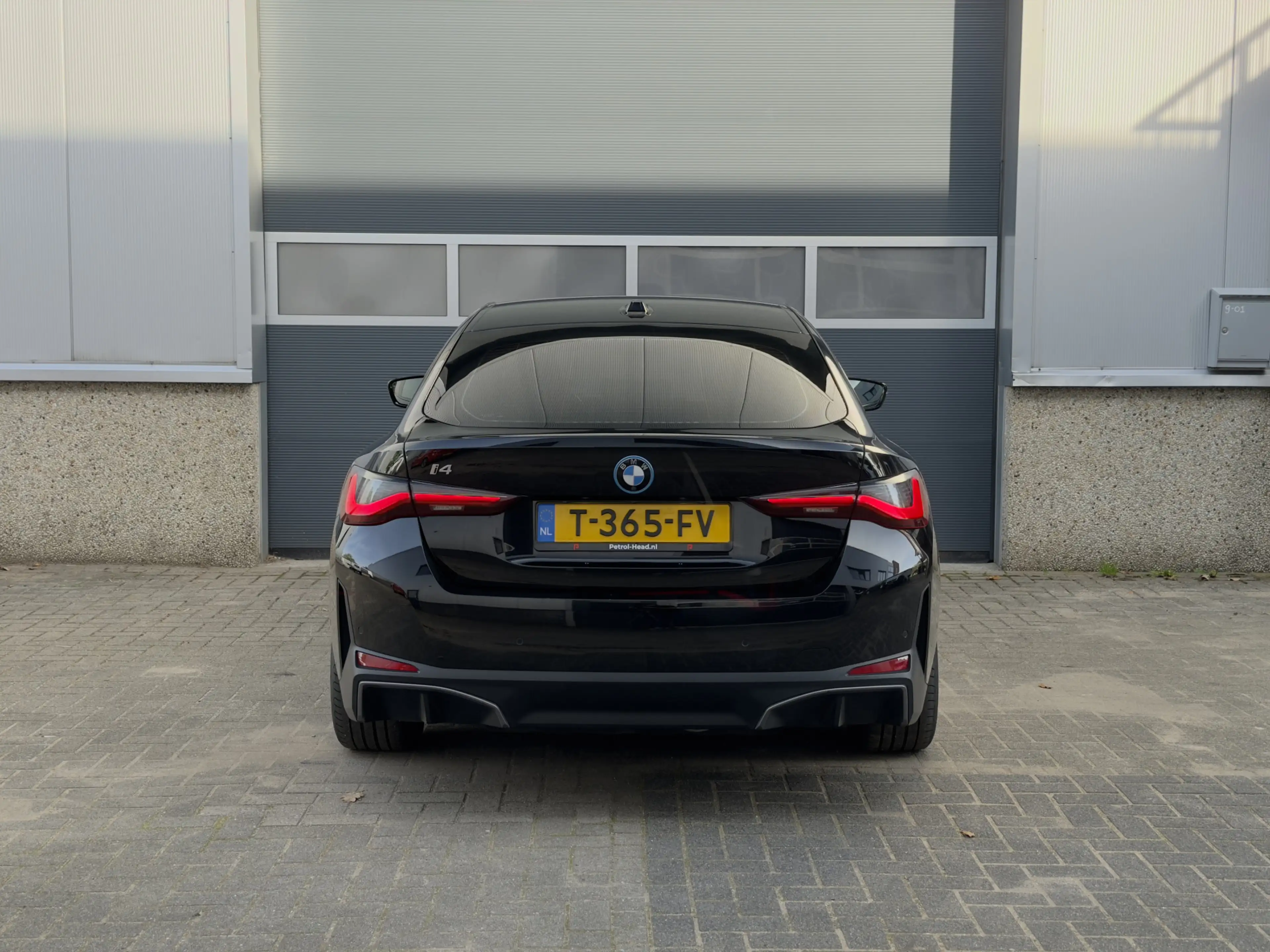 BMW i4 eDrive40 84 kWh Trekhaak, ACC, Zwarte hemel, Elekt — photo 11