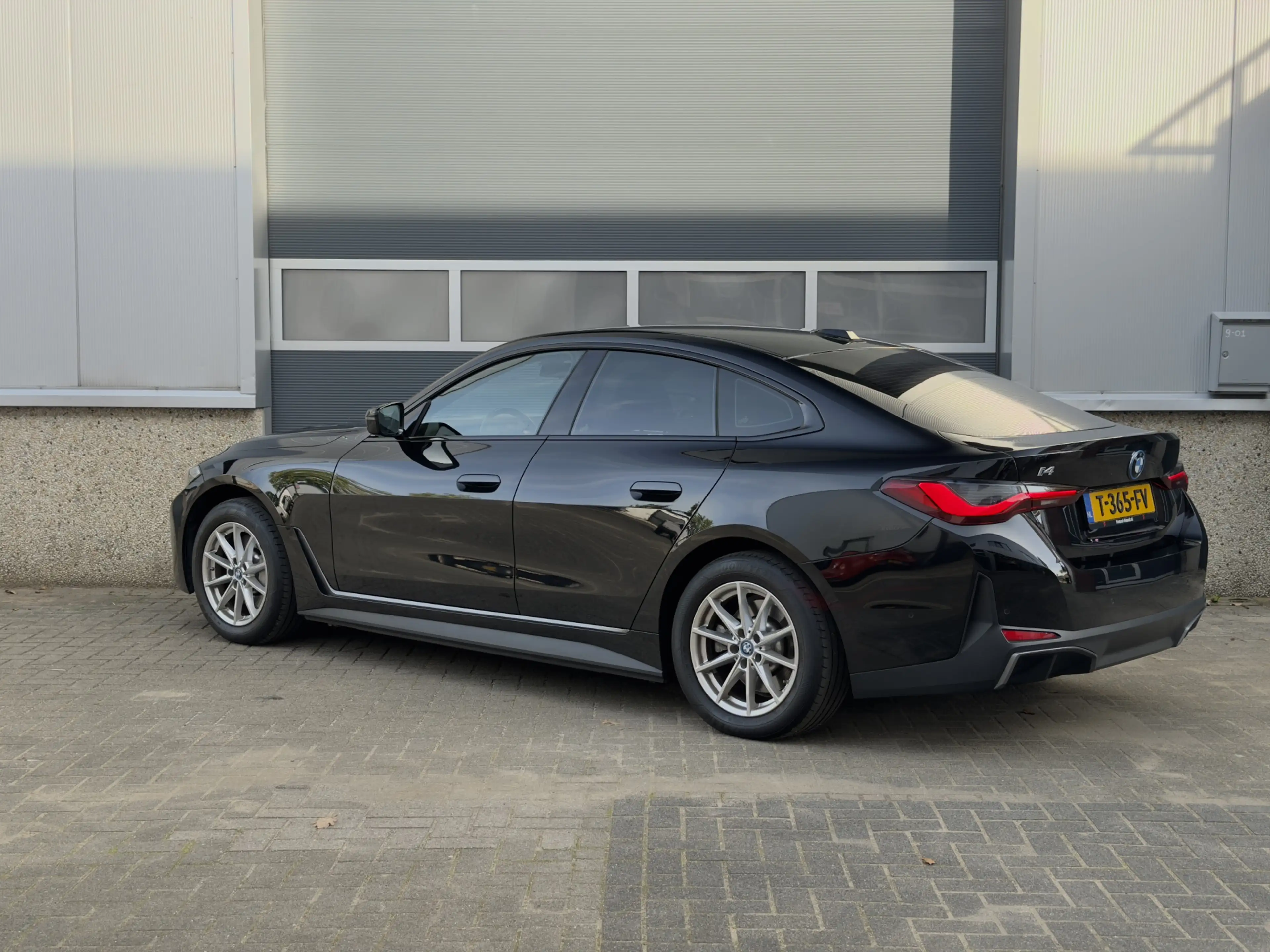 BMW i4 eDrive40 84 kWh Trekhaak, ACC, Zwarte hemel, Elekt — photo 4