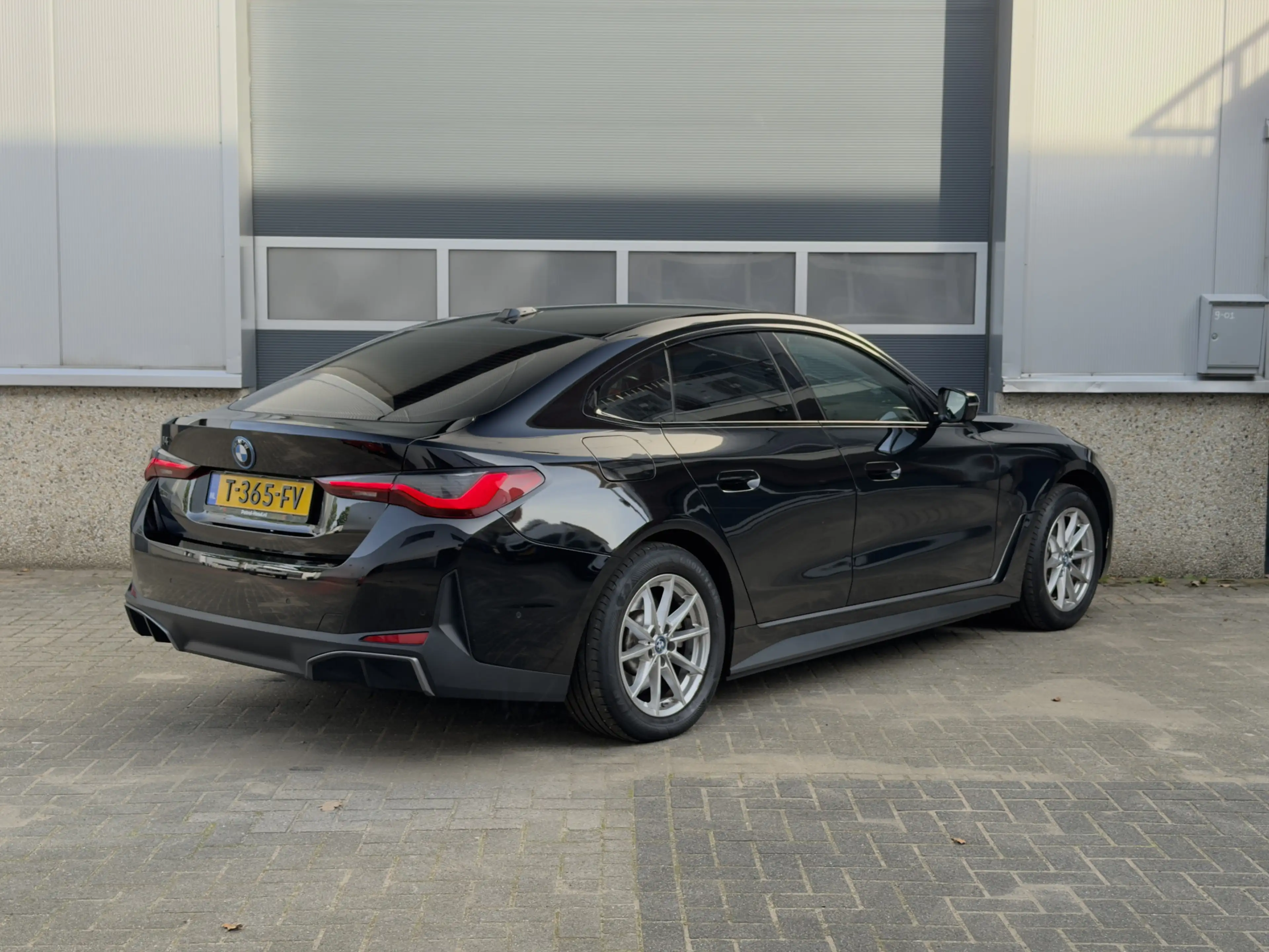 BMW i4 eDrive40 84 kWh Trekhaak, ACC, Zwarte hemel, Elekt — photo 6