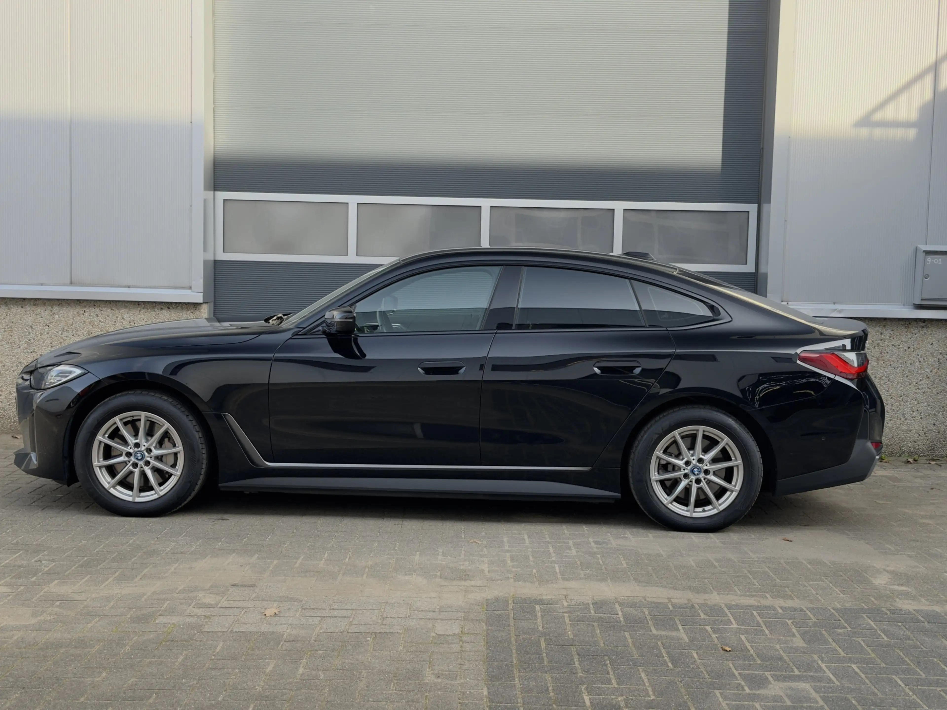 BMW i4 eDrive40 84 kWh Trekhaak, ACC, Zwarte hemel, Elekt — photo 9
