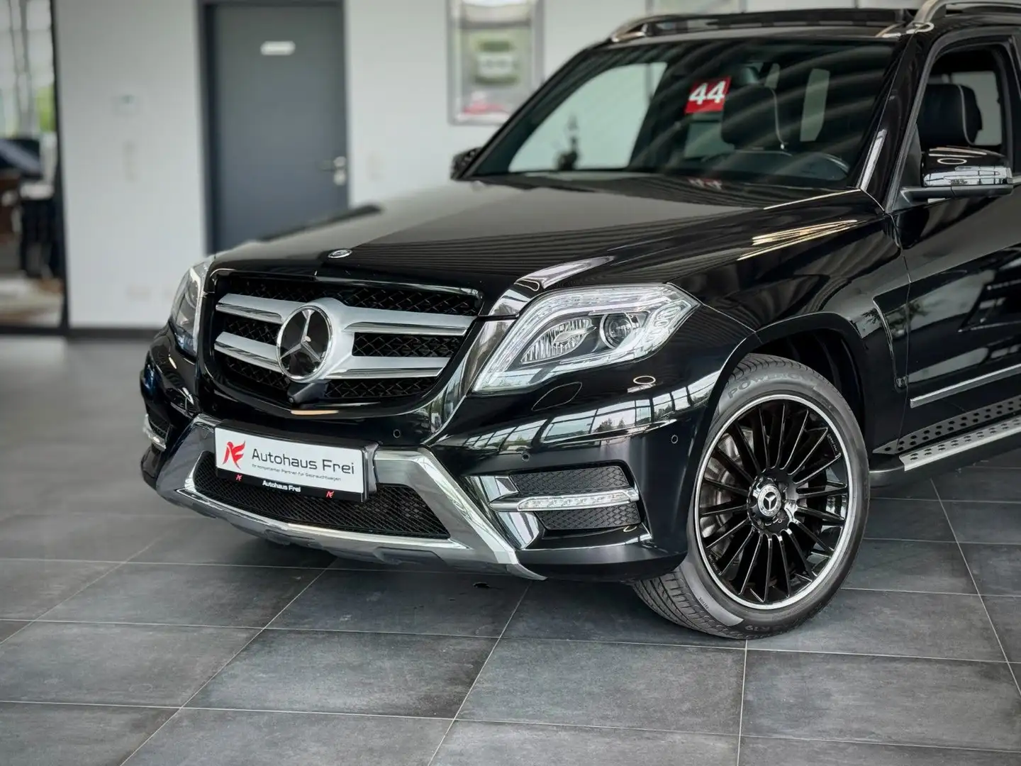 Mercedes-Benz GLK 250 4Matic *AMG*H&K*Panorama*Bi-Xenon*360°* Schwarz - 1