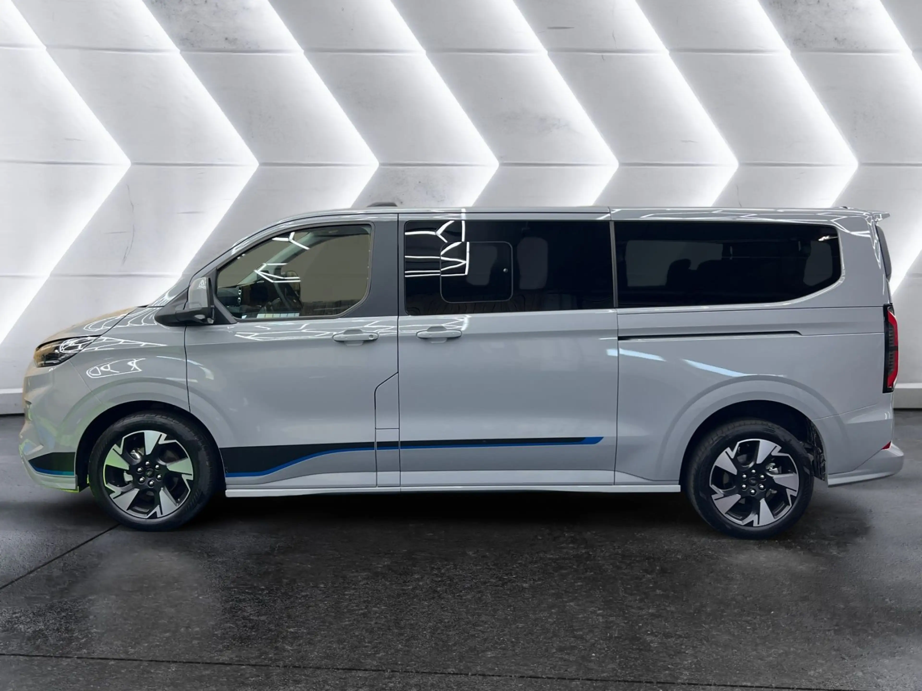 Ford Tourneo Custom Bus 8-Sitze | SPORT | L2 | ALLRAD | auf Lager — photo 2