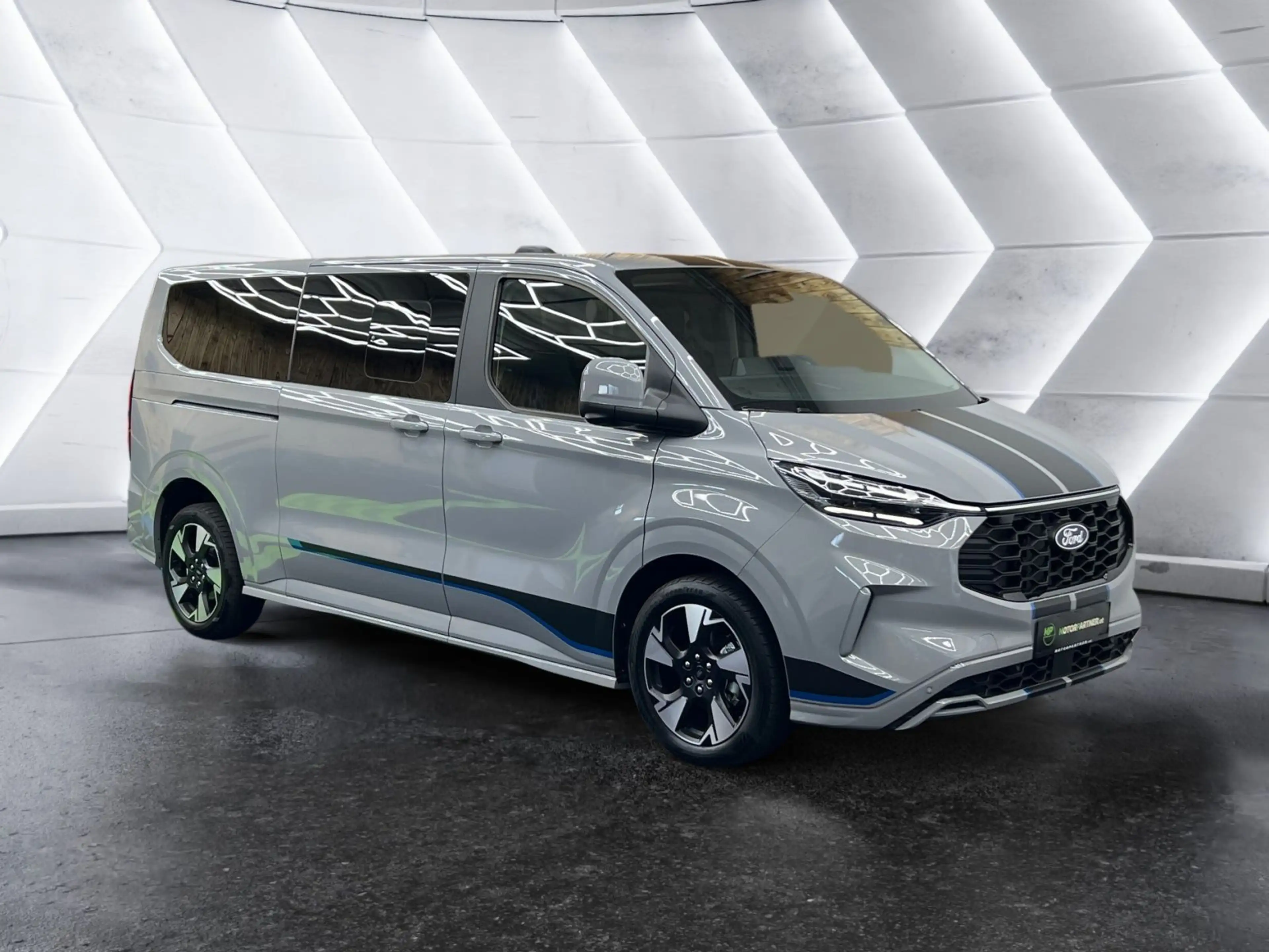 Ford Tourneo Custom Bus 8-Sitze | SPORT | L2 | ALLRAD | auf Lager — photo 7