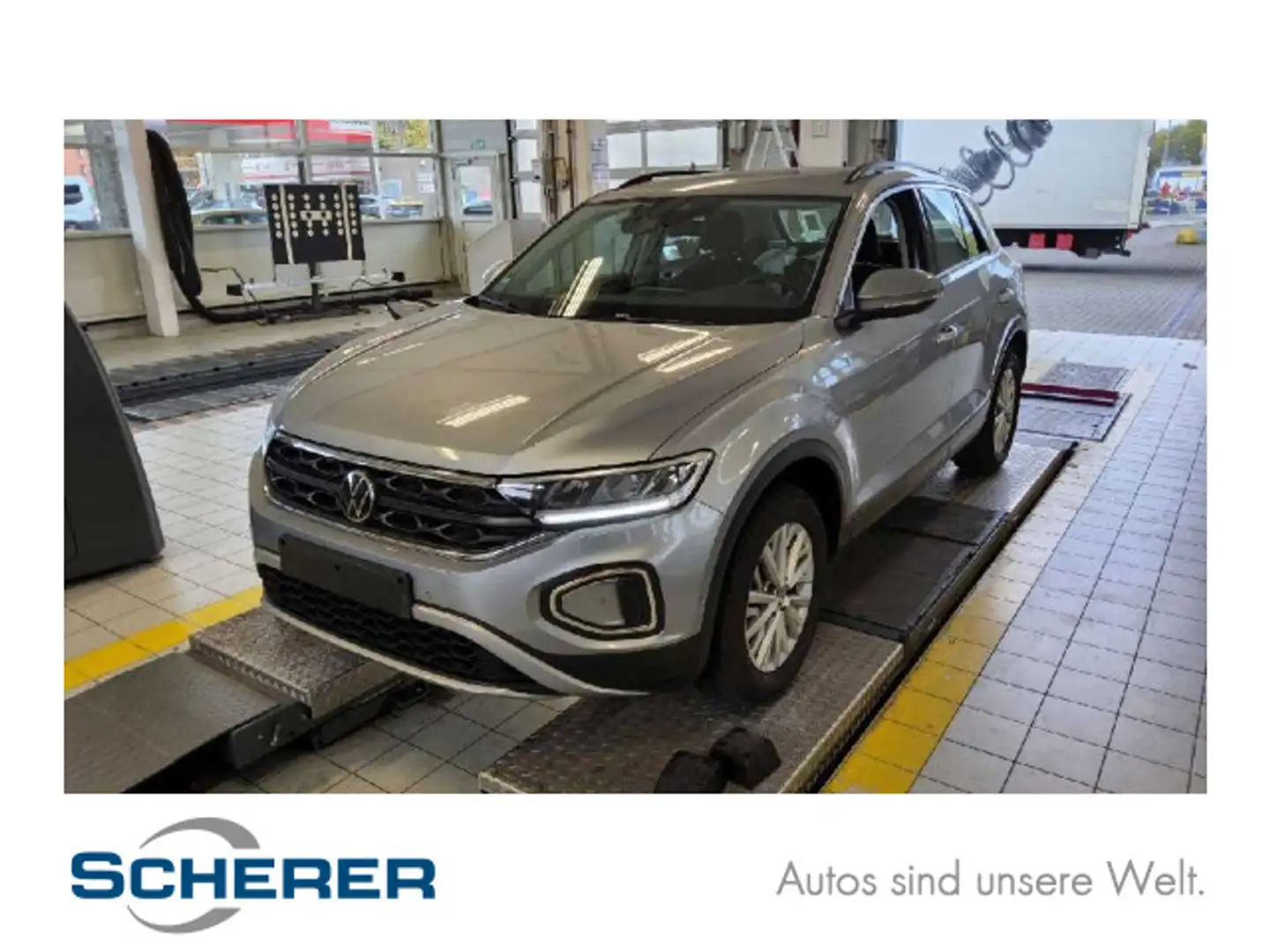 Volkswagen T-Roc 2.0 TDI Life NAVI SHZ RFK PDC APP Silber - 1