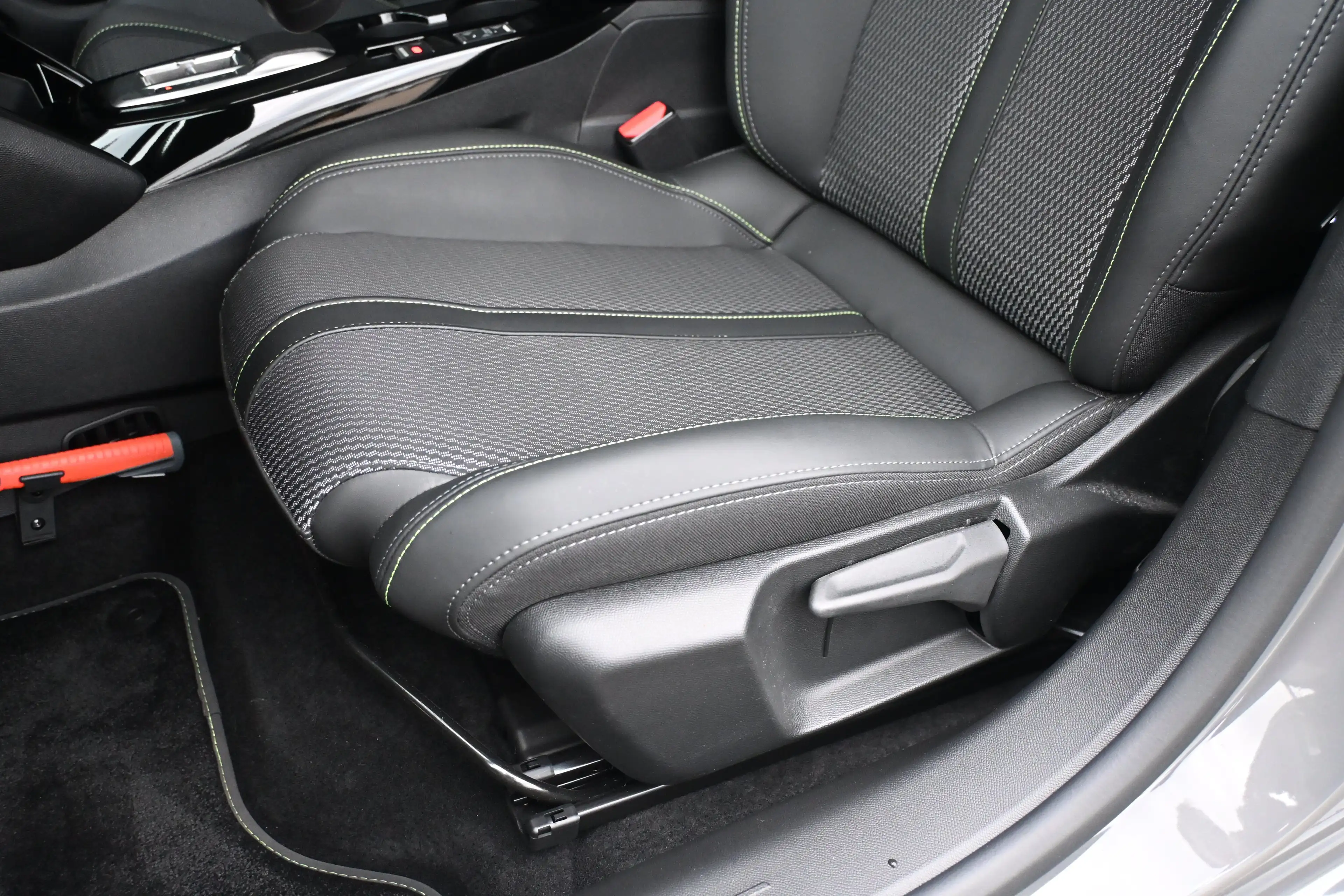 Peugeot 208 1.2 Hybrid 110 e-DCS6 GT tot 8 Jaar Garantie! | Na — photo 9