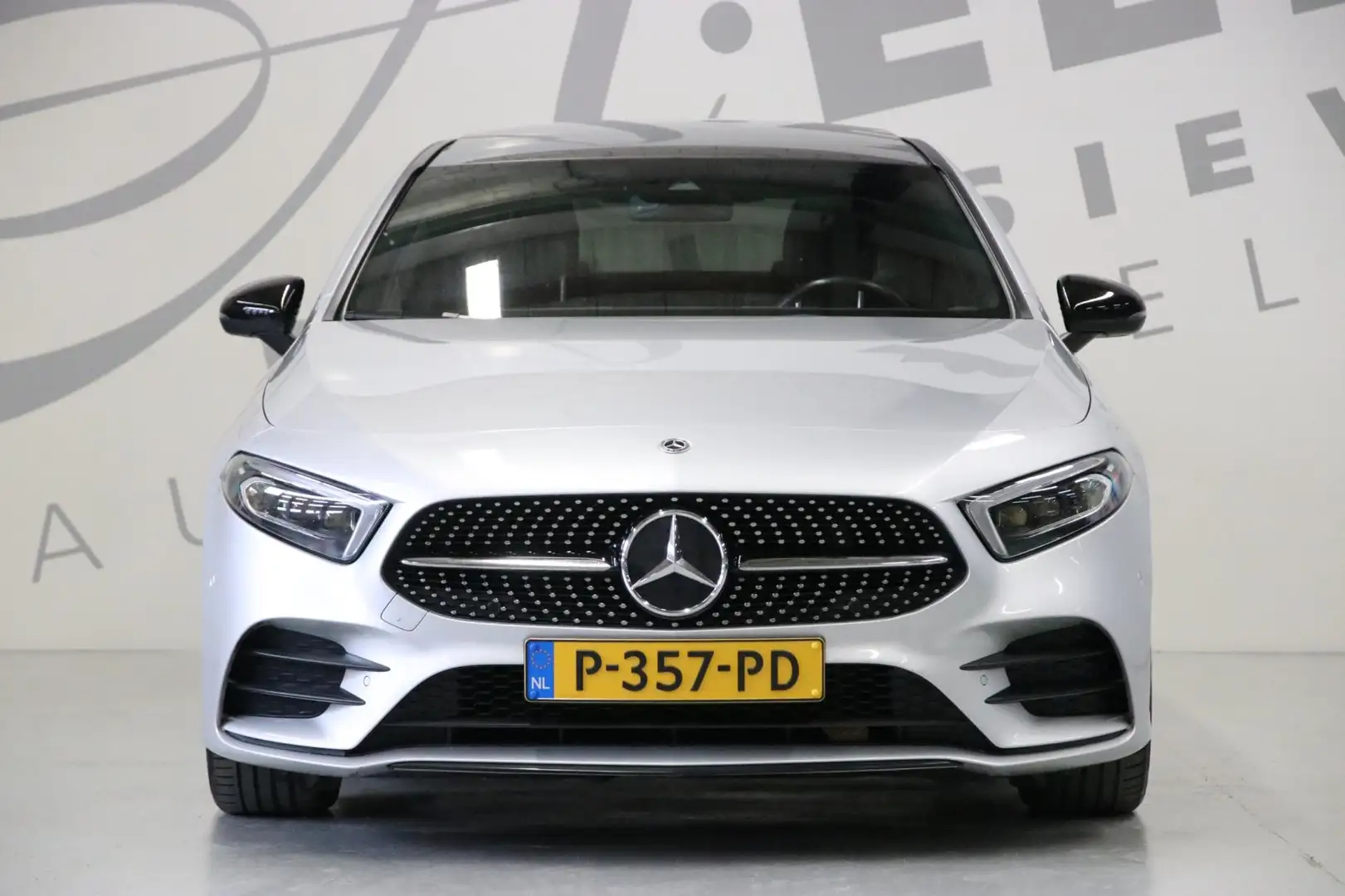 Mercedes-Benz A 180 Business Solution AMG-styling/Apple carplay/NAP Grau - 2
