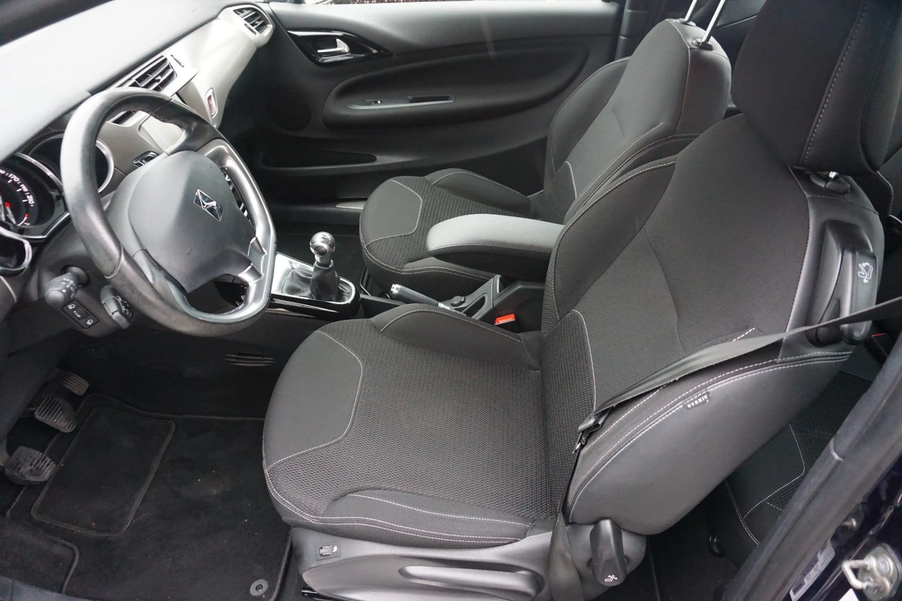 DS Automobiles DS 3 DS 3 So Chic — photo 14
