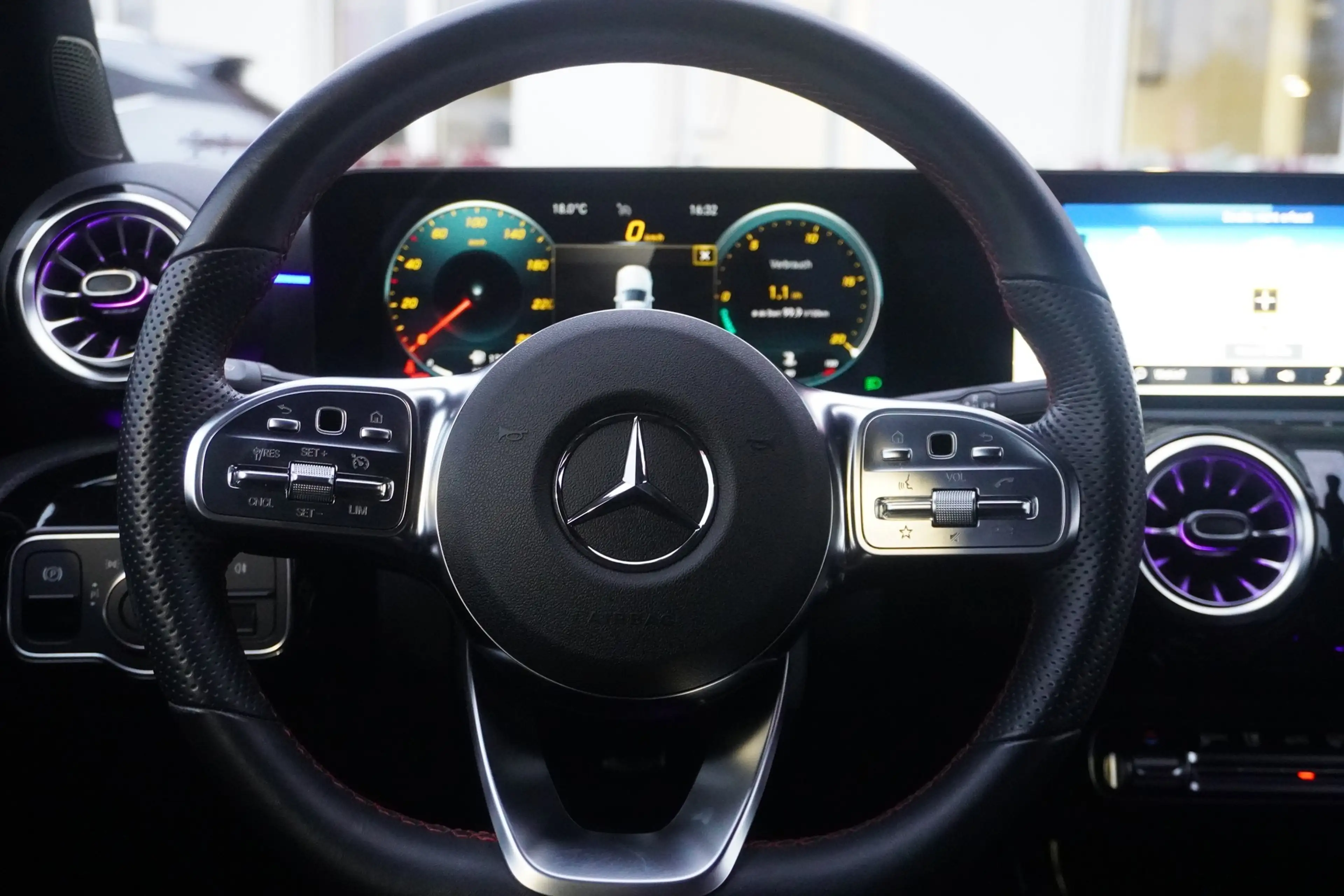 Mercedes-Benz A 250 A250 4Matic AMG Line LED Navi Soundsystem Kamera — photo 12