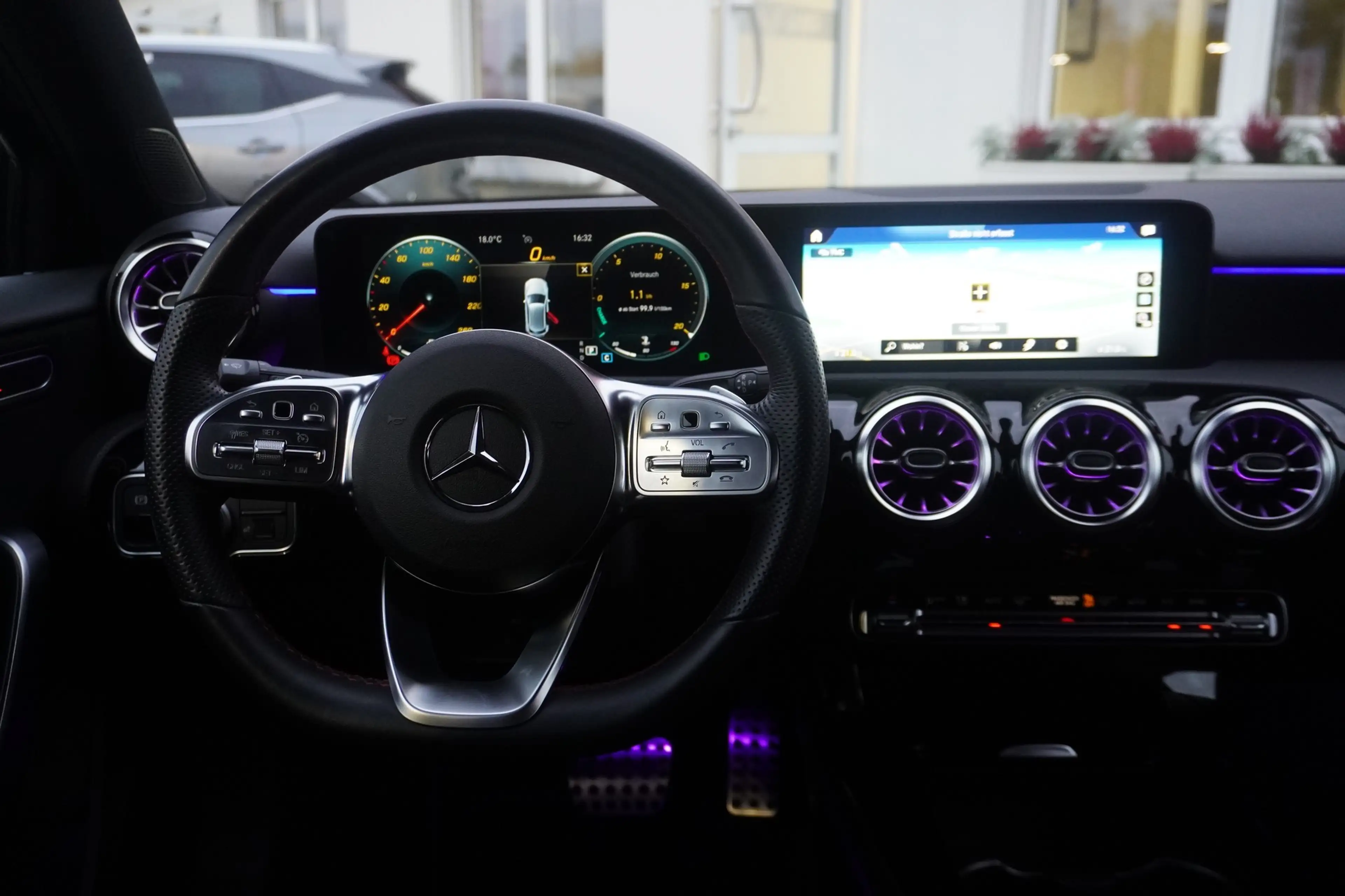 Mercedes-Benz A 250 A250 4Matic AMG Line LED Navi Soundsystem Kamera — photo 11