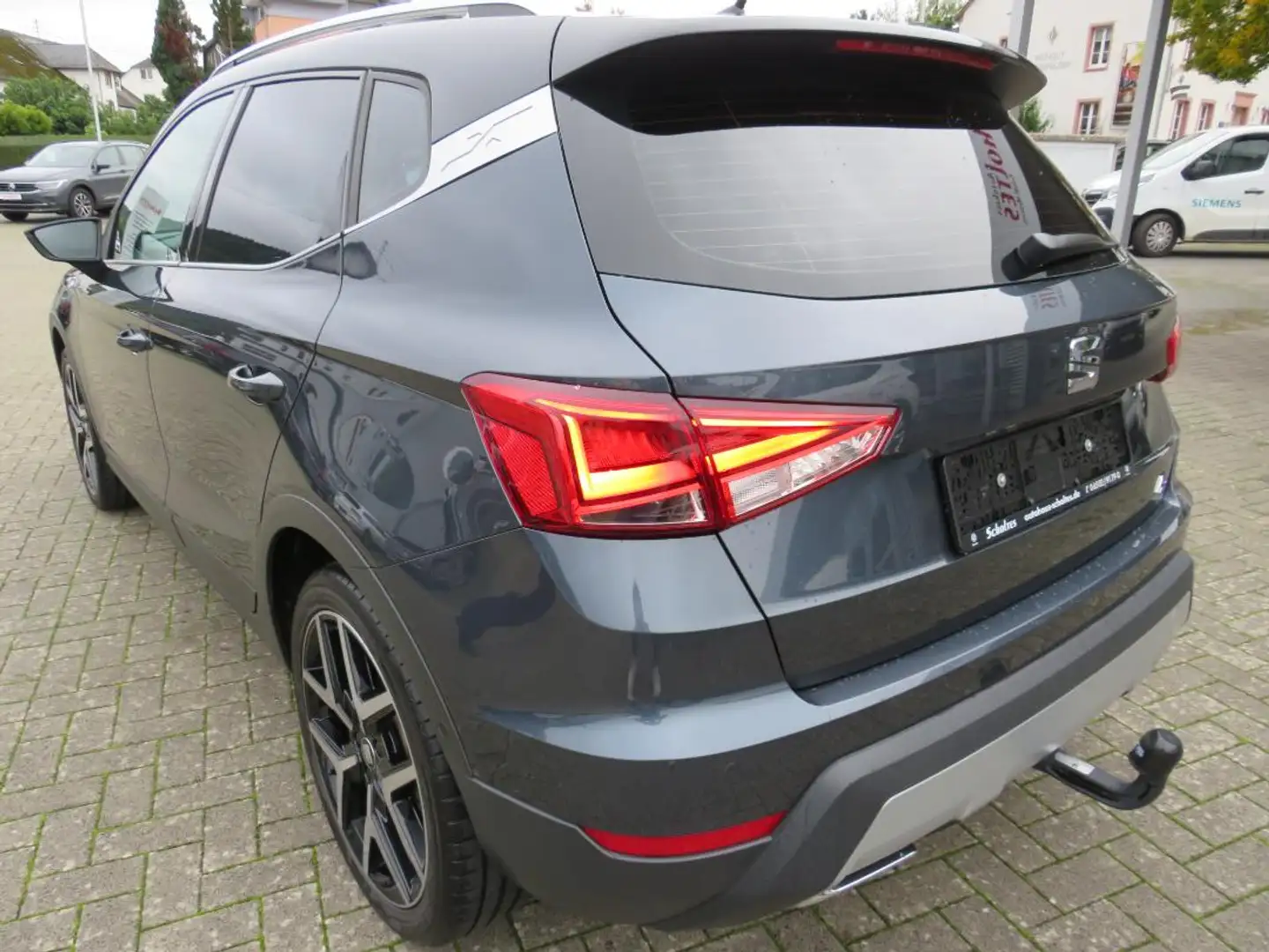 SEAT Arona FR 1.5 TSI 6-Gang Grau - 2