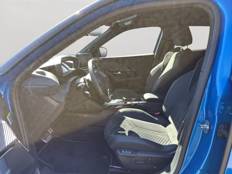 Peugeot 2008 GT PureTech 130 EAT8 — photo 8