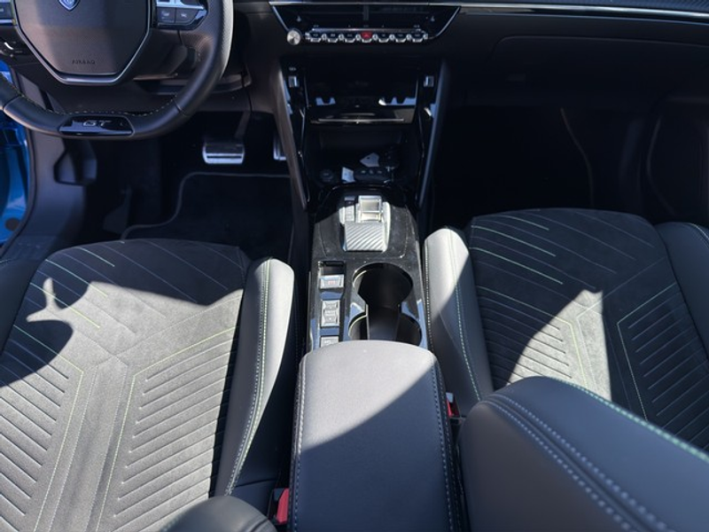 Peugeot 2008 GT PureTech 130 EAT8 — photo 11