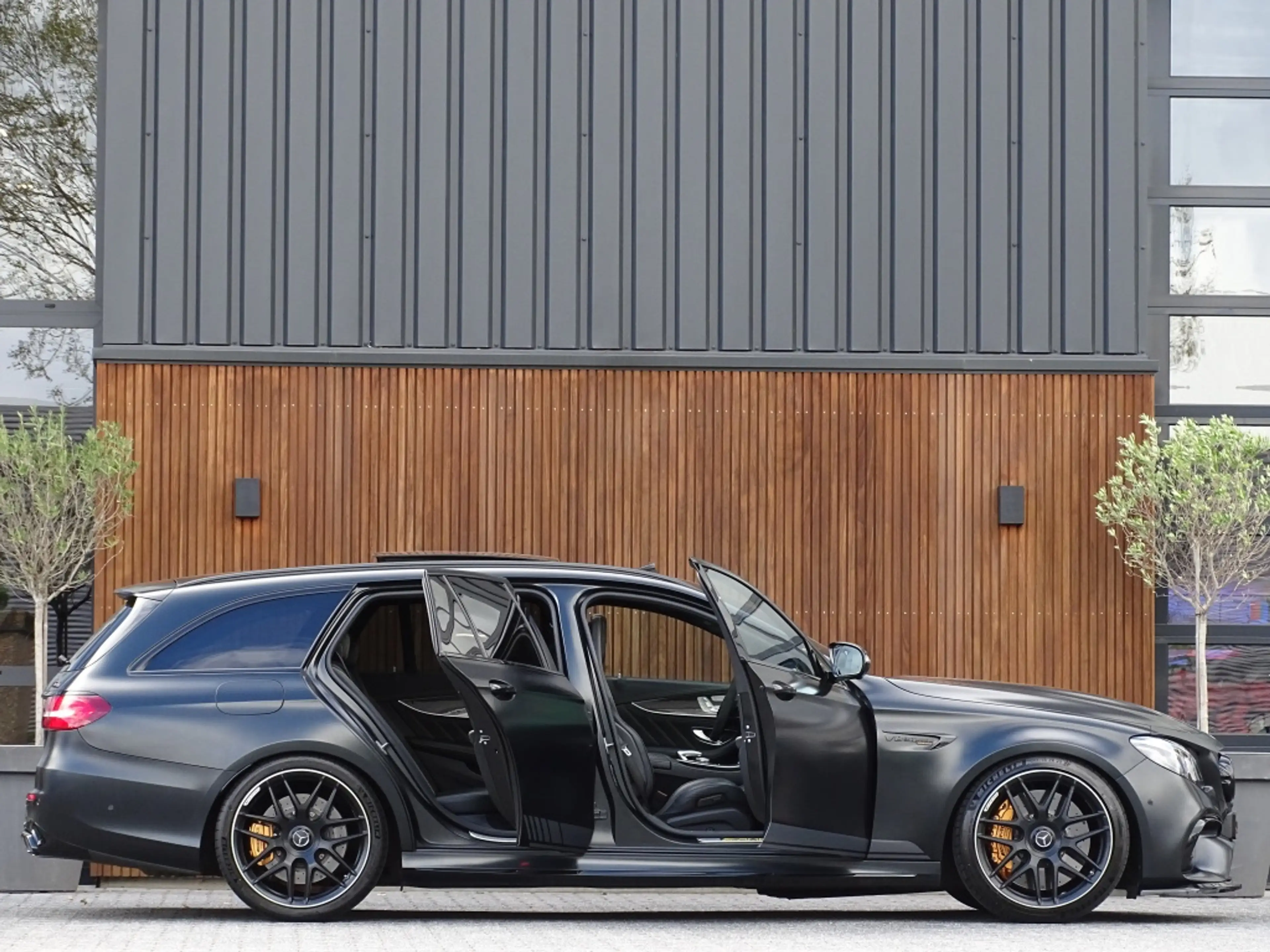 Mercedes-Benz E 63 AMG Estate 63s V8 612PK / Burmester / Carbon / AMG Cer — photo 4
