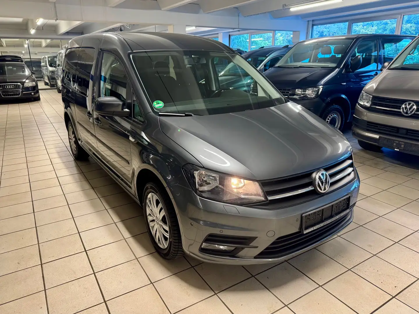 Volkswagen Caddy 2.0 TDI Maxi Trendline BMT 7-Sitzer DSG Gris - 1