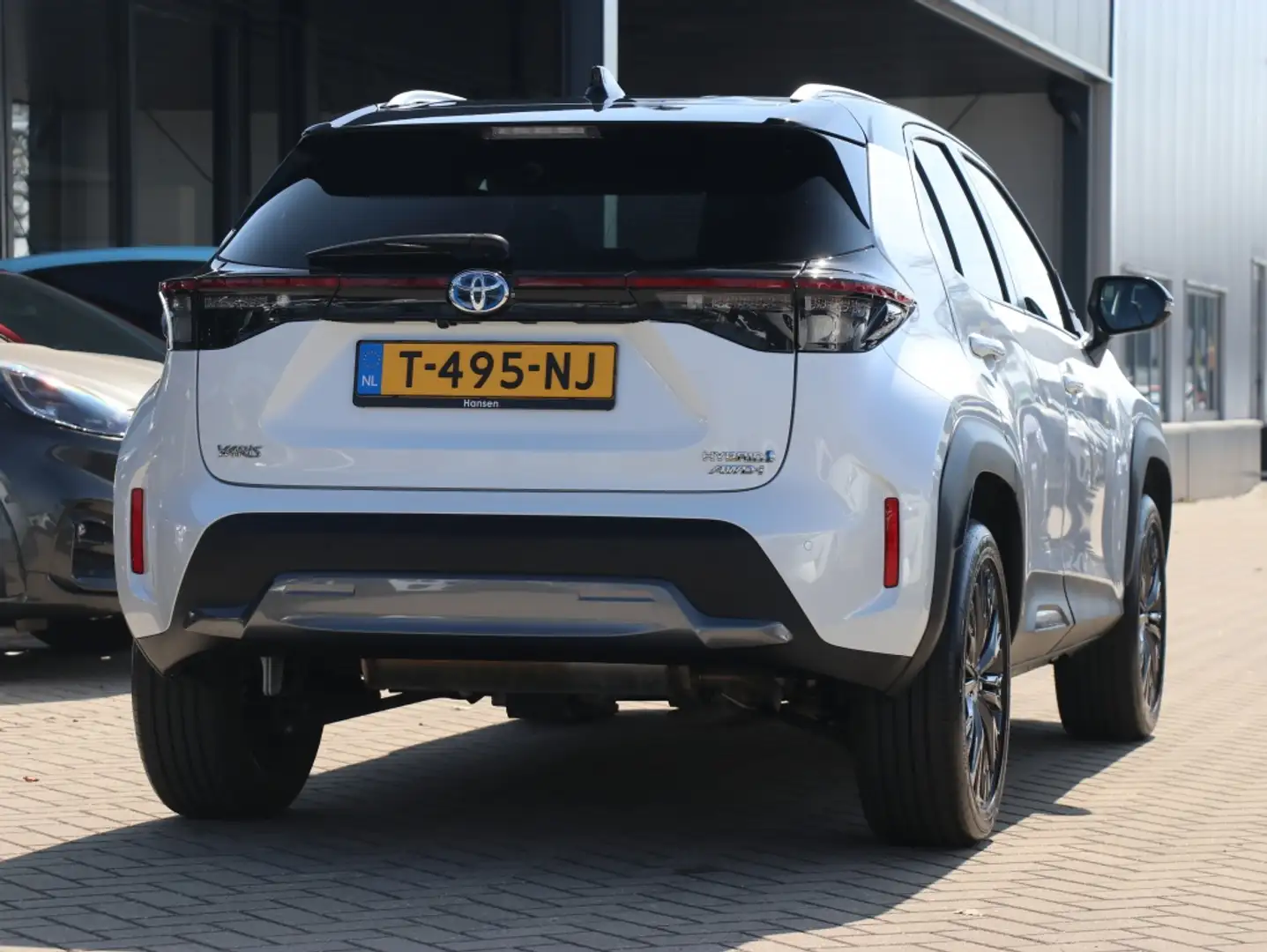 Toyota Yaris Cross 1.5 Hybrid AWD-i Adventure I Navi I Camera Bianco - 2