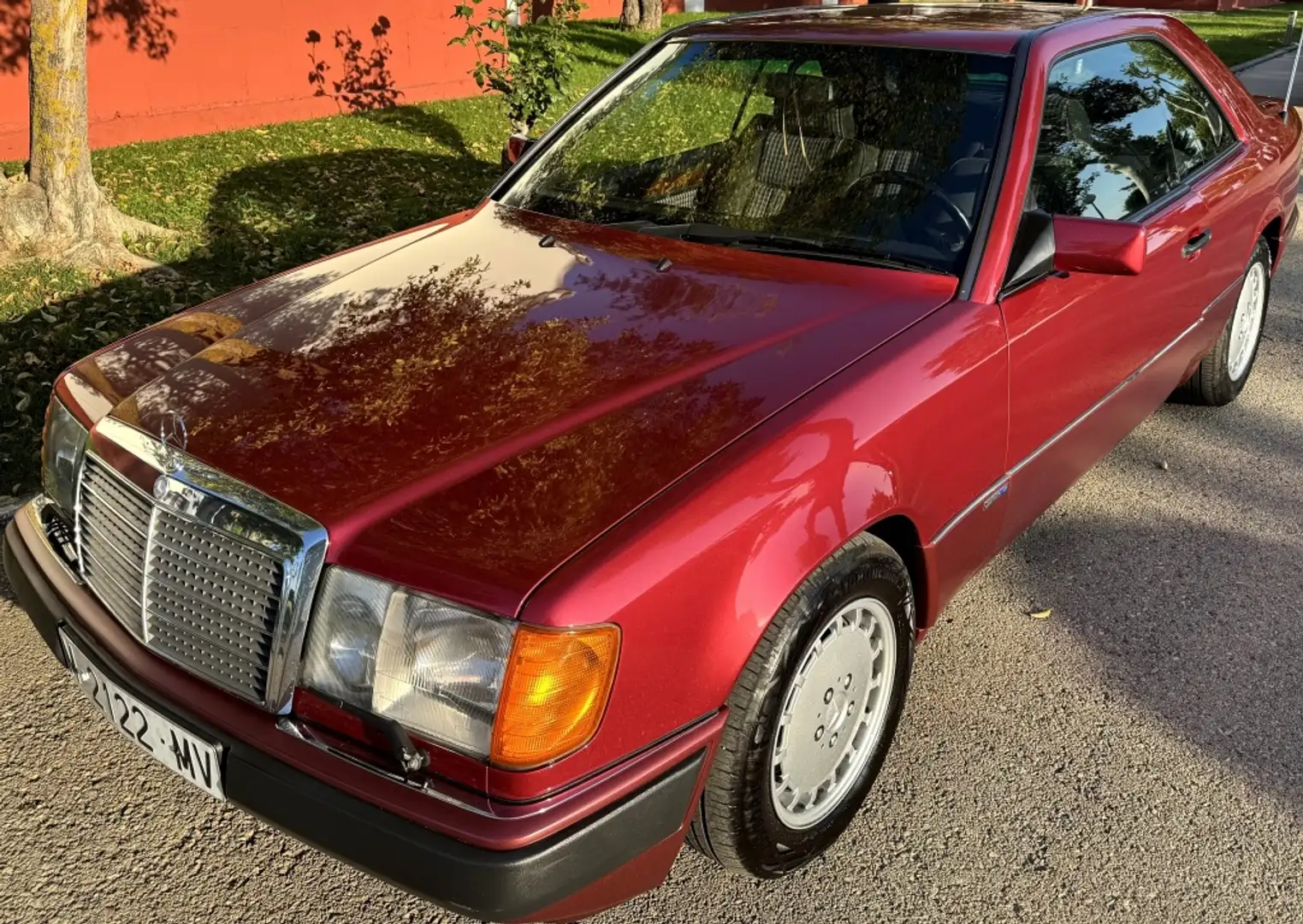 Mercedes-Benz 300 CE (124) Červená - 2