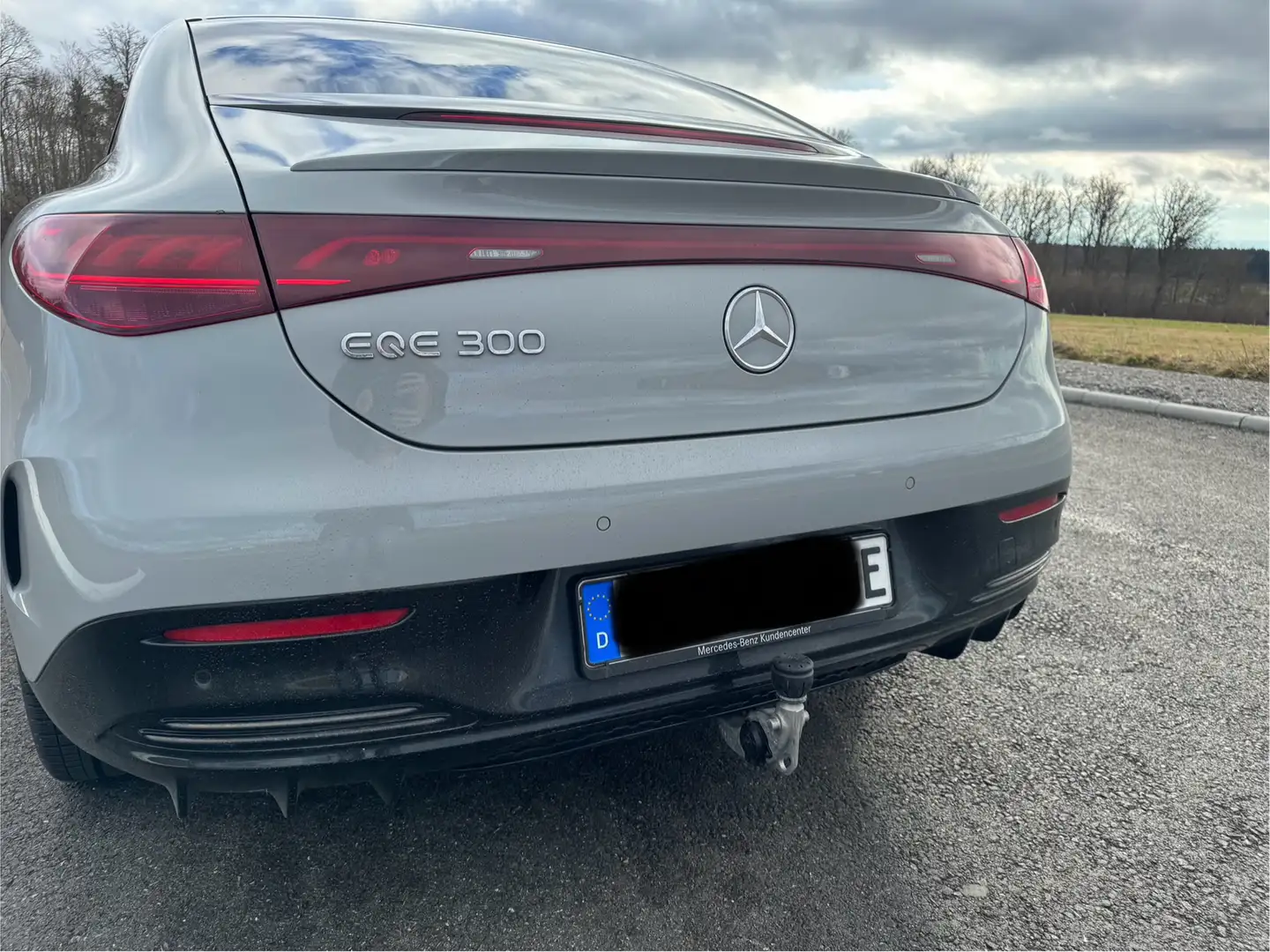 Mercedes-Benz EQE 300 AMG innen/außen,Night-Packet,AHK,AppleCar,Distr. Grau - 2