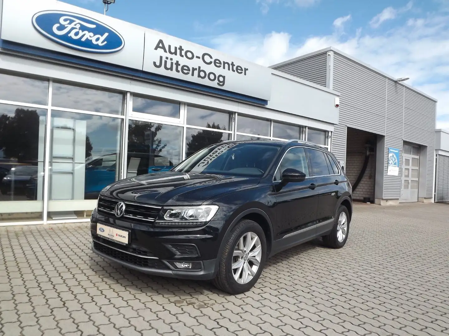 Volkswagen Tiguan Highline BMT 4Motion*Standheizung*AHK Schwarz - 2