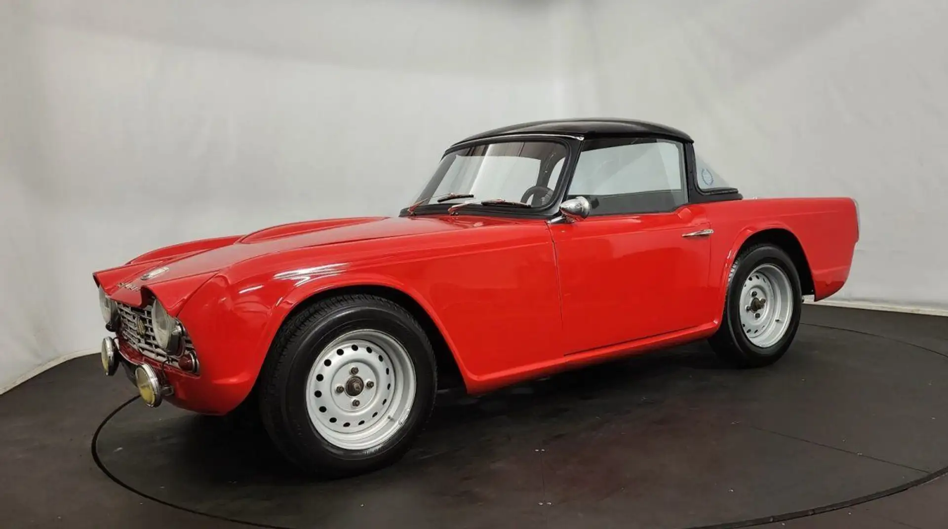 Triumph TR4 Rouge - 2