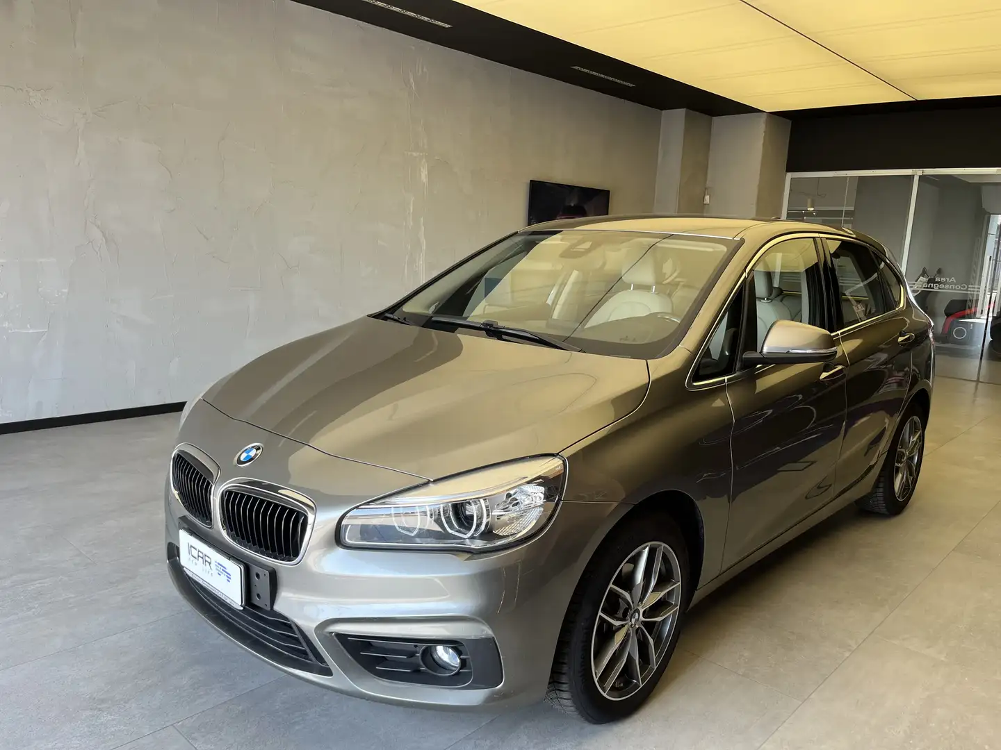 BMW 218 d Active Tourer Luxury Brown - 1