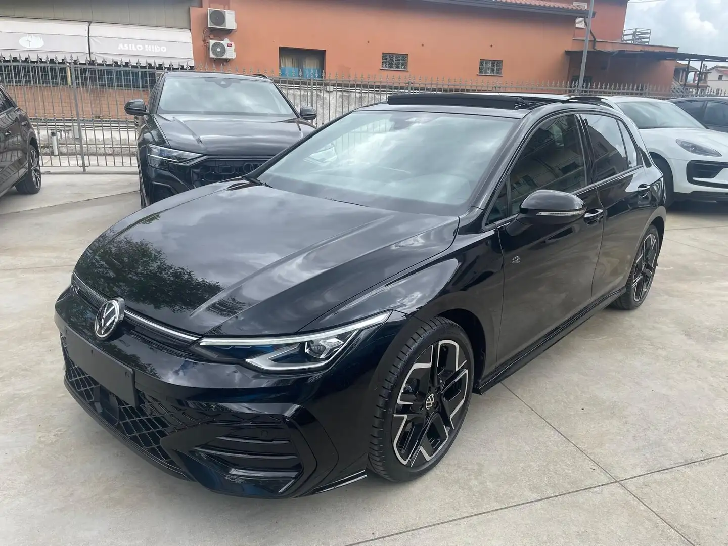 Volkswagen Golf 2.0 TDI 150 CV DSG SCR R-Line Zwart - 1