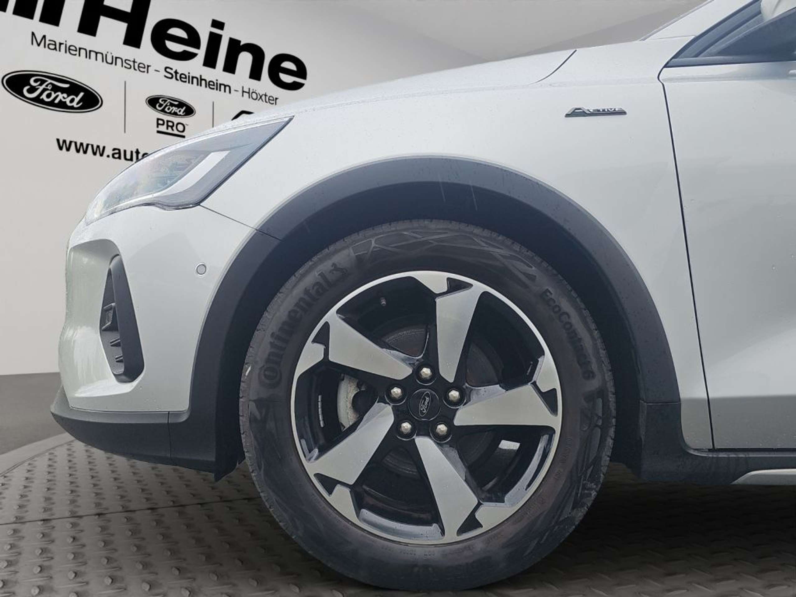 Fahrzeugabbildung Ford Focus Turnier 1.0 EcoBoost Hybrid Aut. ACTIVE - mit KI generiert/bearbeitet